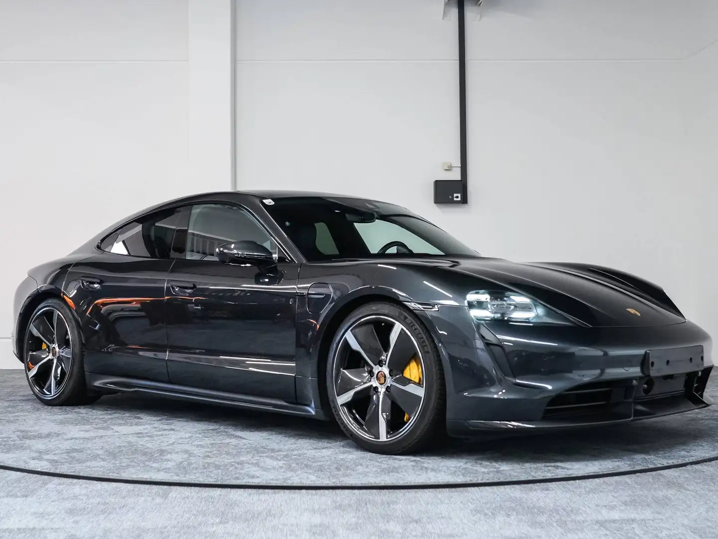 Porsche Taycan Taycan Turbo S 83,7kWh Turbo S Grau - 1