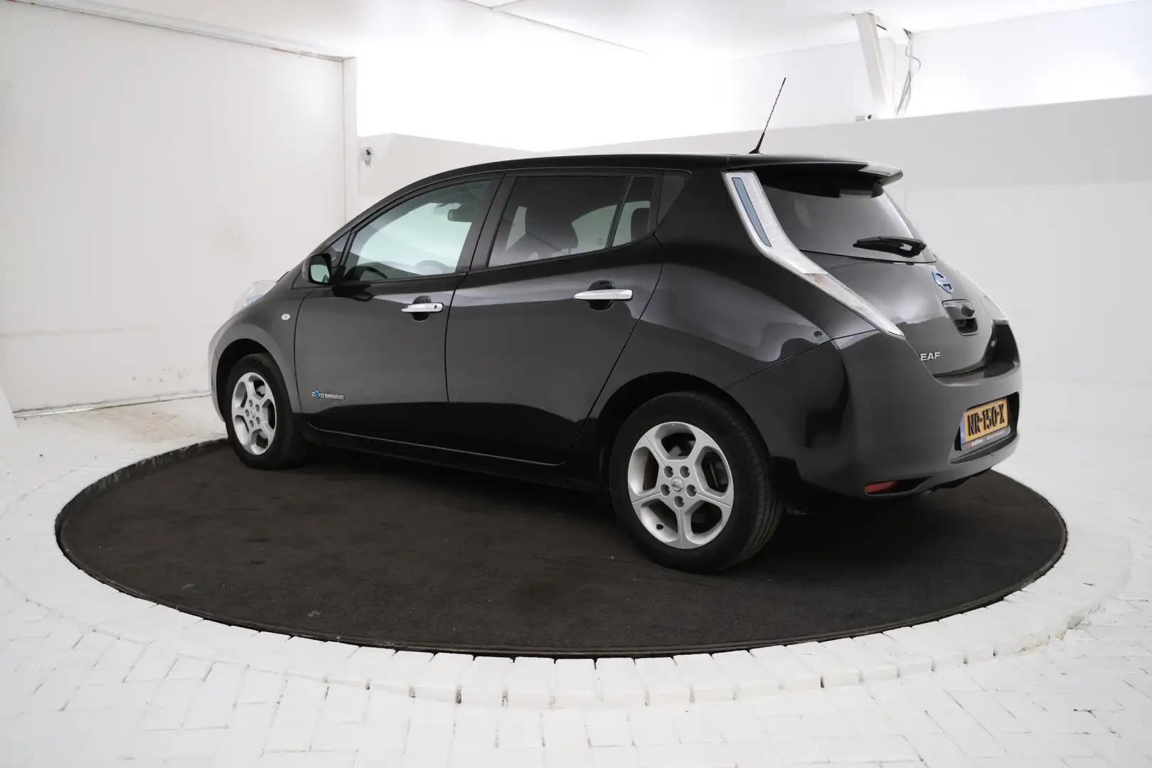 Nissan Leaf Acenta 30 kWh Airco, Bluetooth, Parkeersensore Černá - 2