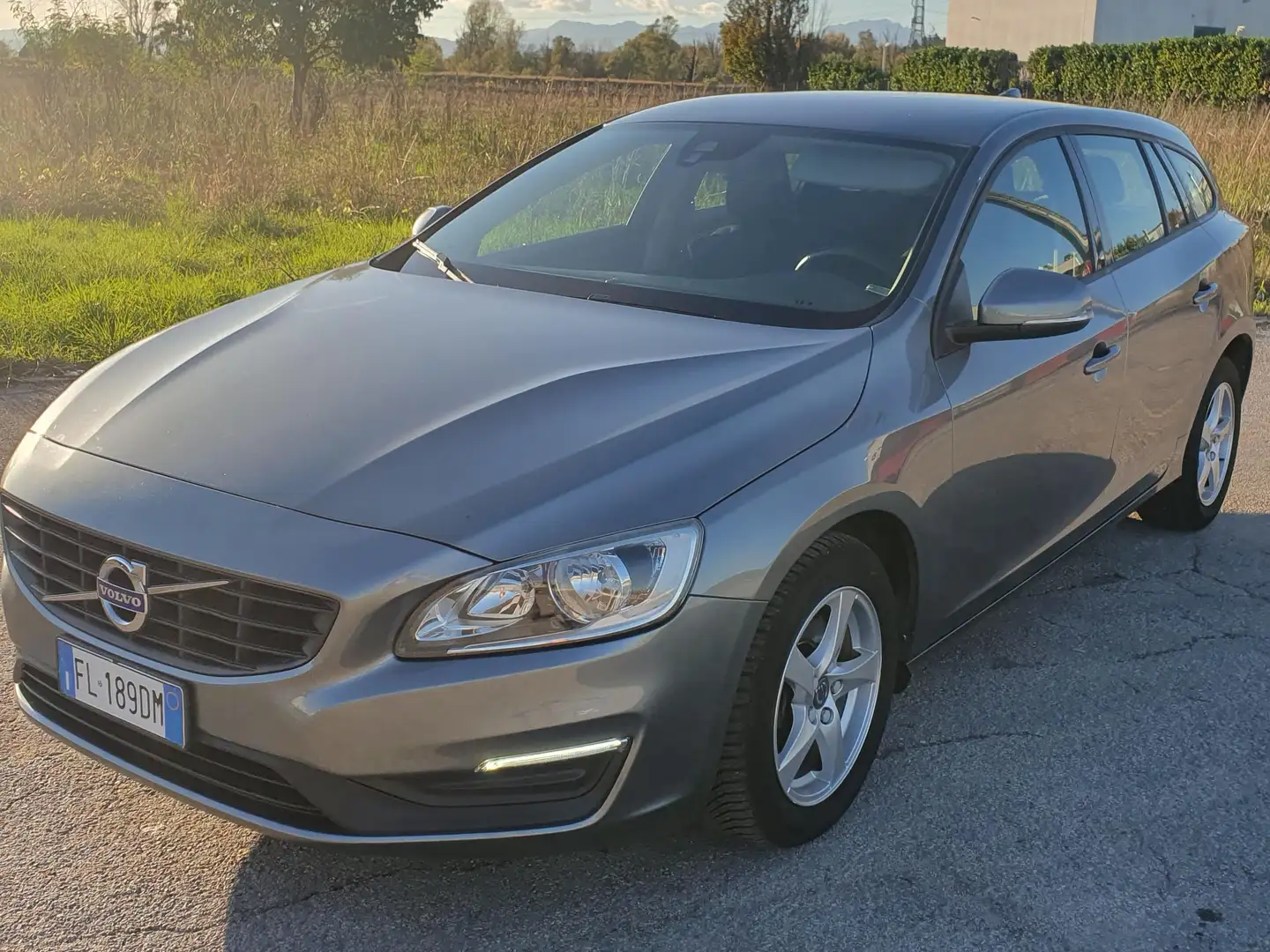 Volvo V60 V60 I 2014 2.0 d2 Business geartronic Grigio - 1