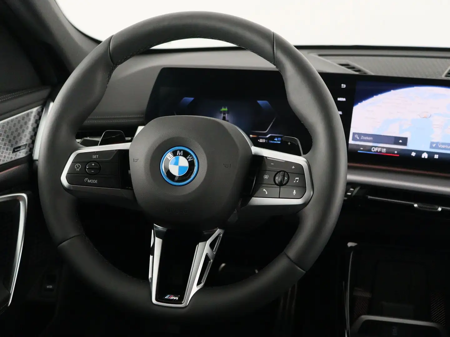 BMW X1 xDrive25e crna - 2