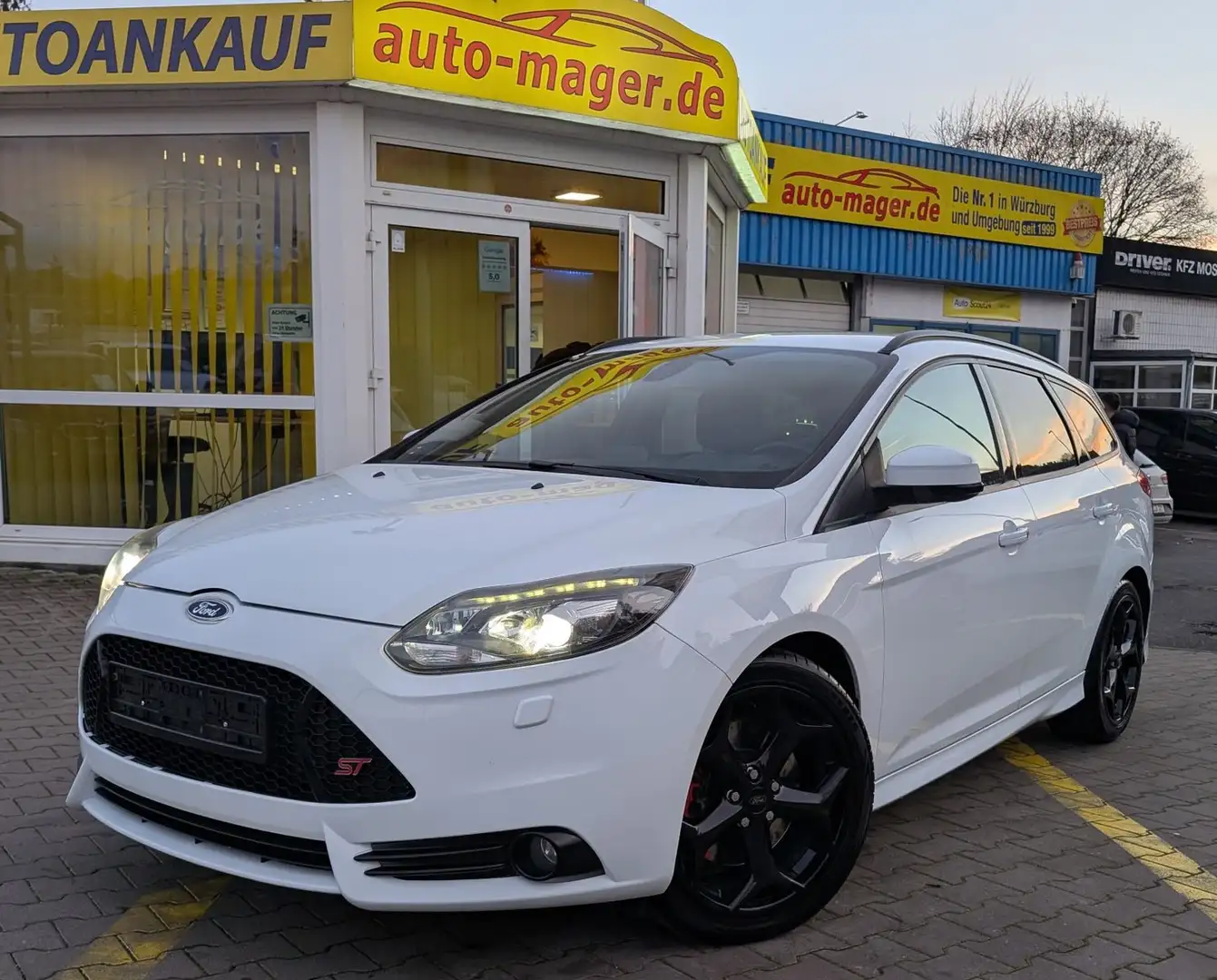 Ford Focus Turnier ST*BiXenon*Shz*Temp*Recaro*Keyless Weiß - 1
