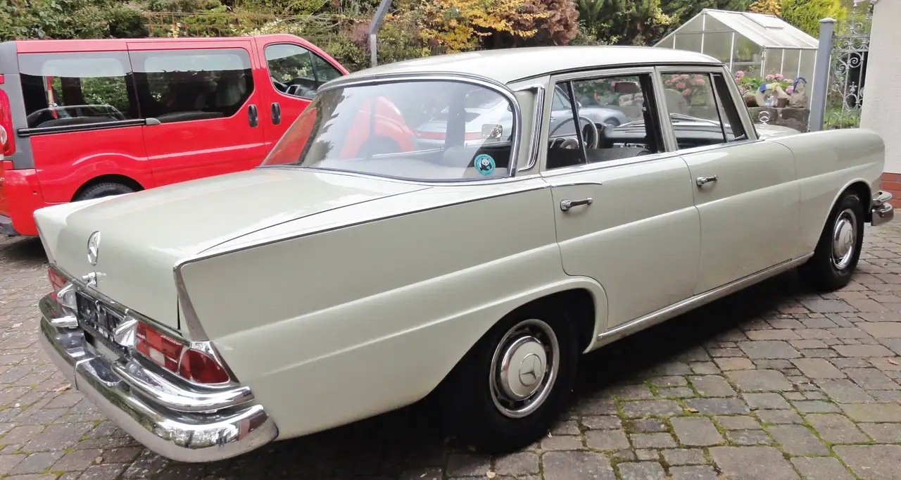 Mercedes-Benz 220 SEB Limousine W111 Sechszylinder 120 PS, foto 12