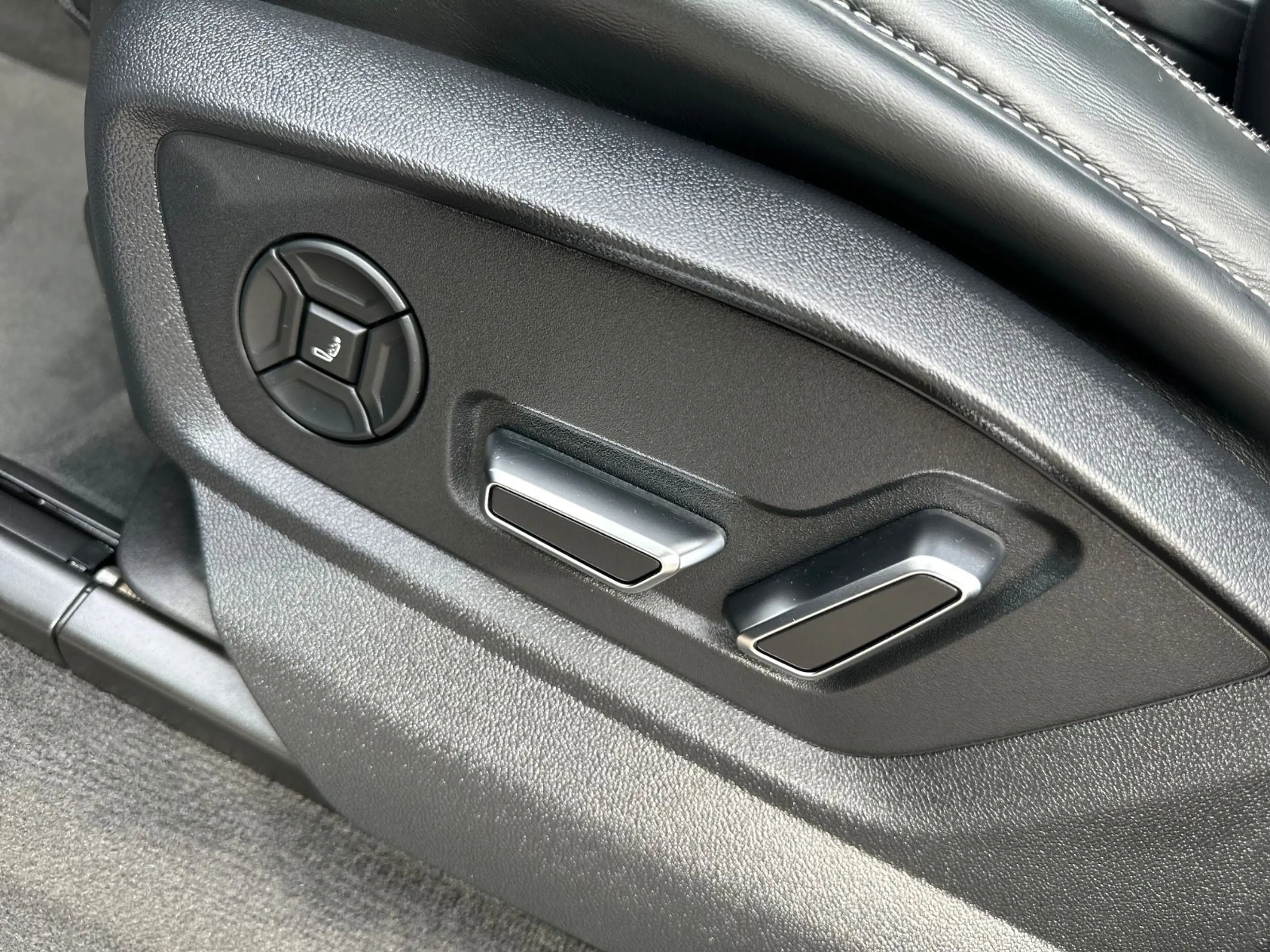 Audi Q7 50 TDI S-line HUD Pano Luft 360°AHK 22"Matrix — photo 26
