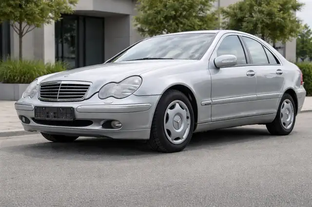 Mercedes-Benz C 220 CDI Elegance.AHK.Xenon.Automatik!135120km