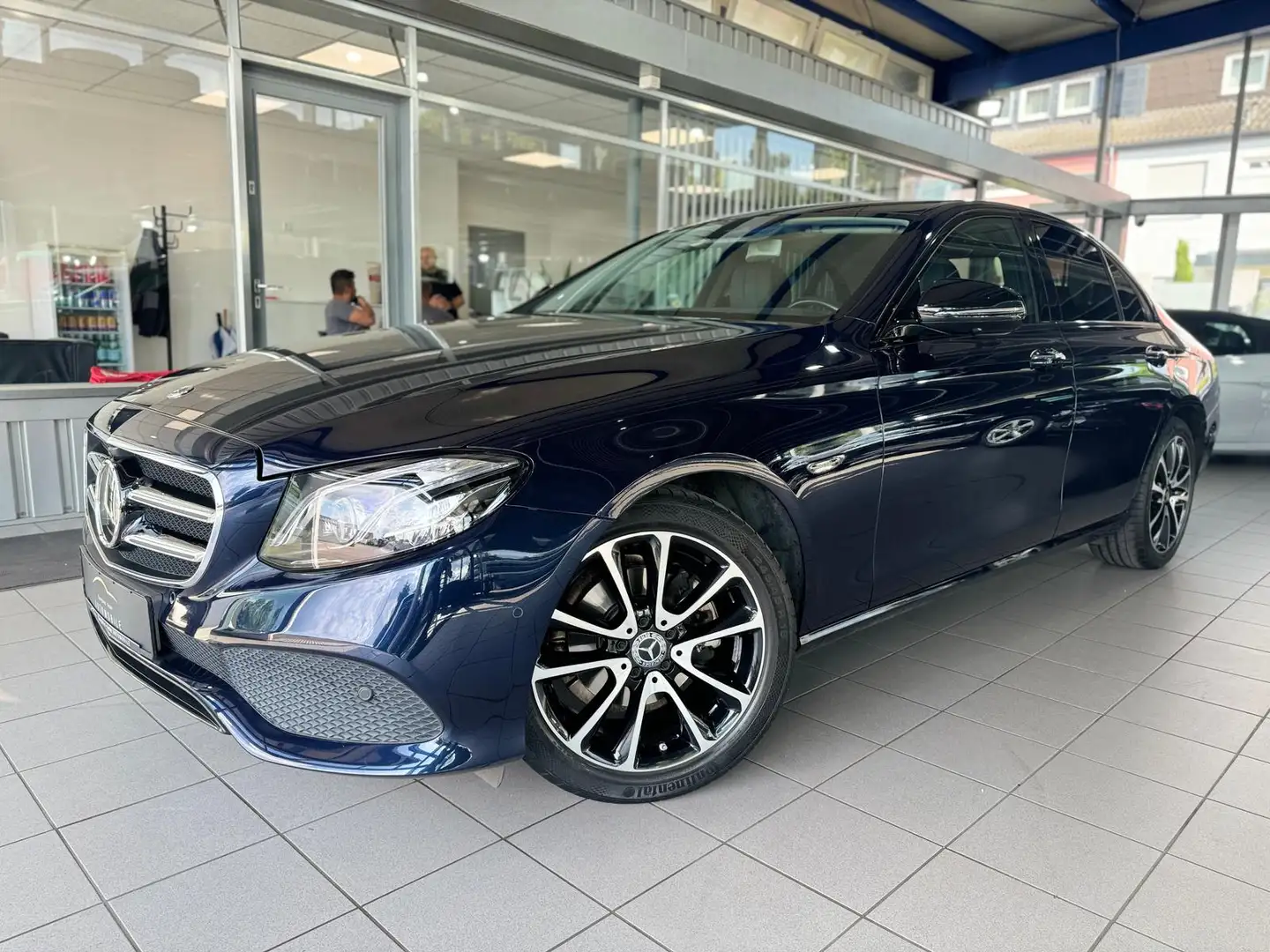Mercedes-Benz E 200 E200 d Avantgarde 9G-Tronic Lim. LED 360° NAVI Blau - 2