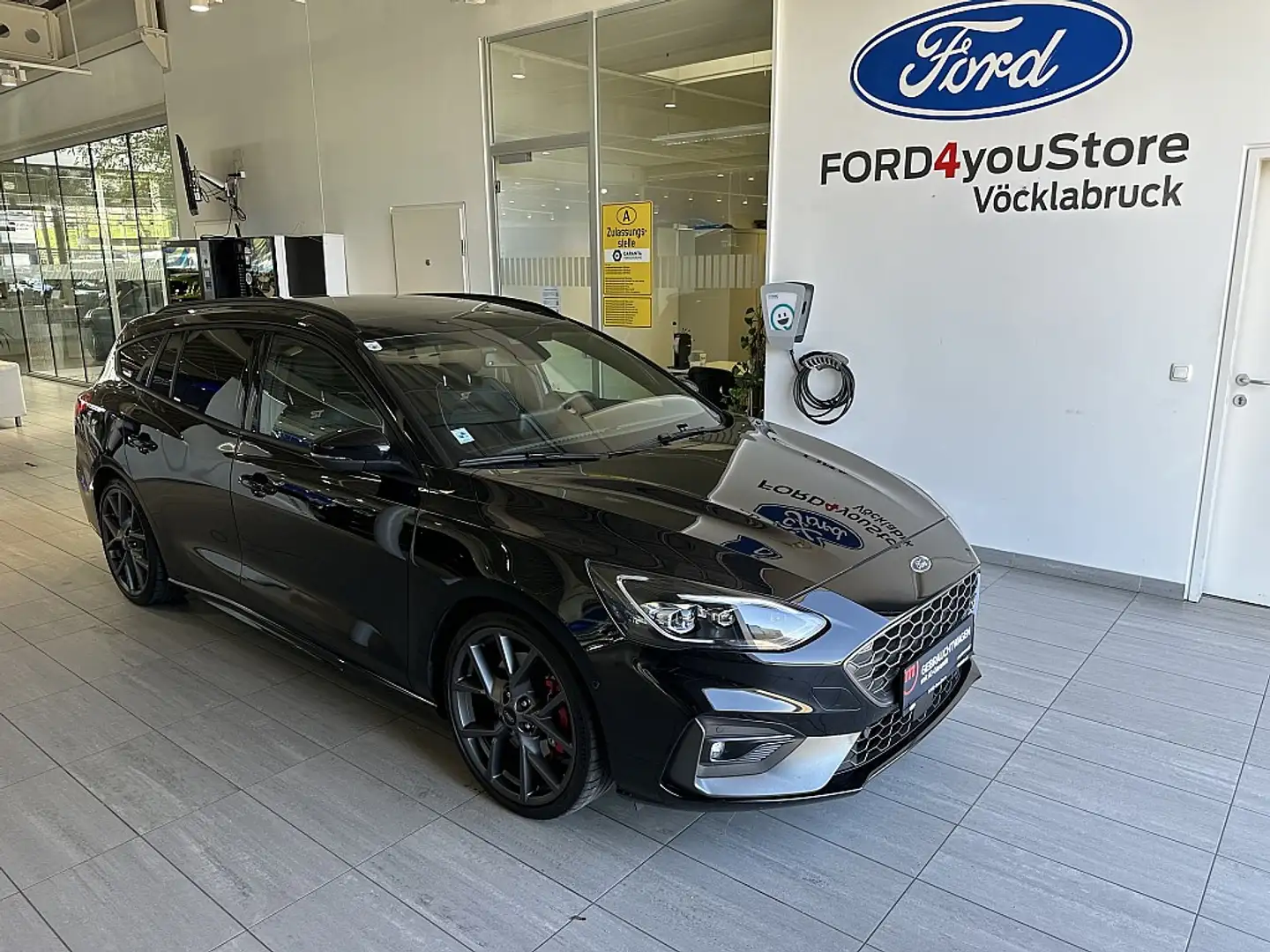 Ford Focus Traveller 2,3 EcoBoost ST mit Styling-Paket Aut. Schwarz - 1