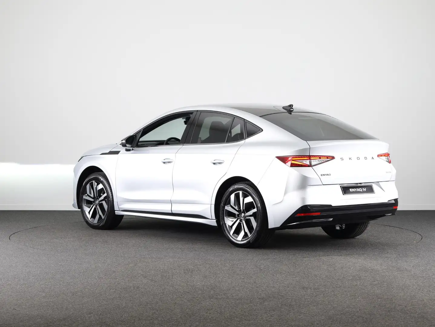 Skoda Enyaq Coupe 60 Sportline 204 pk | 63 kWh | Blind Spot | Zilver - 2