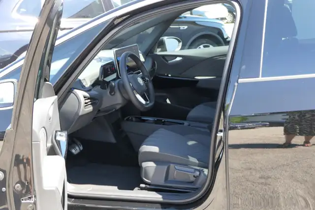 Volkswagen Id.3 view 6
