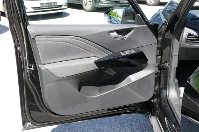 Volkswagen Id.3 view 5