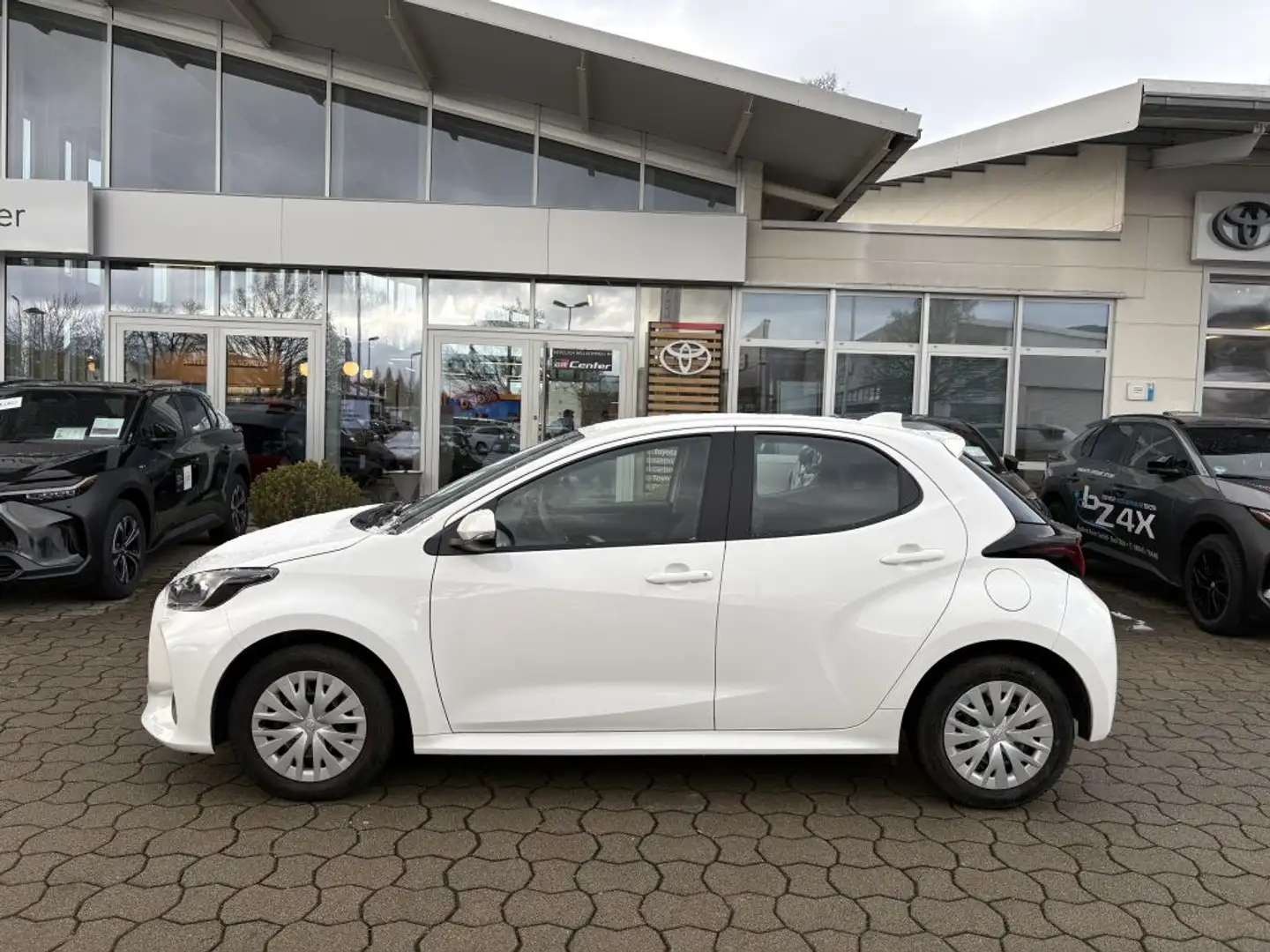 Toyota Yaris 1.0 Comfort *TOP* Weiß - 2