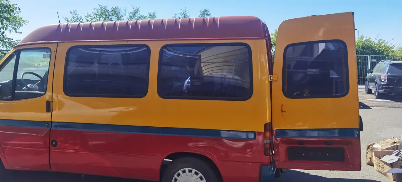 Ford Transit 100 9-Sitzer, foto 2