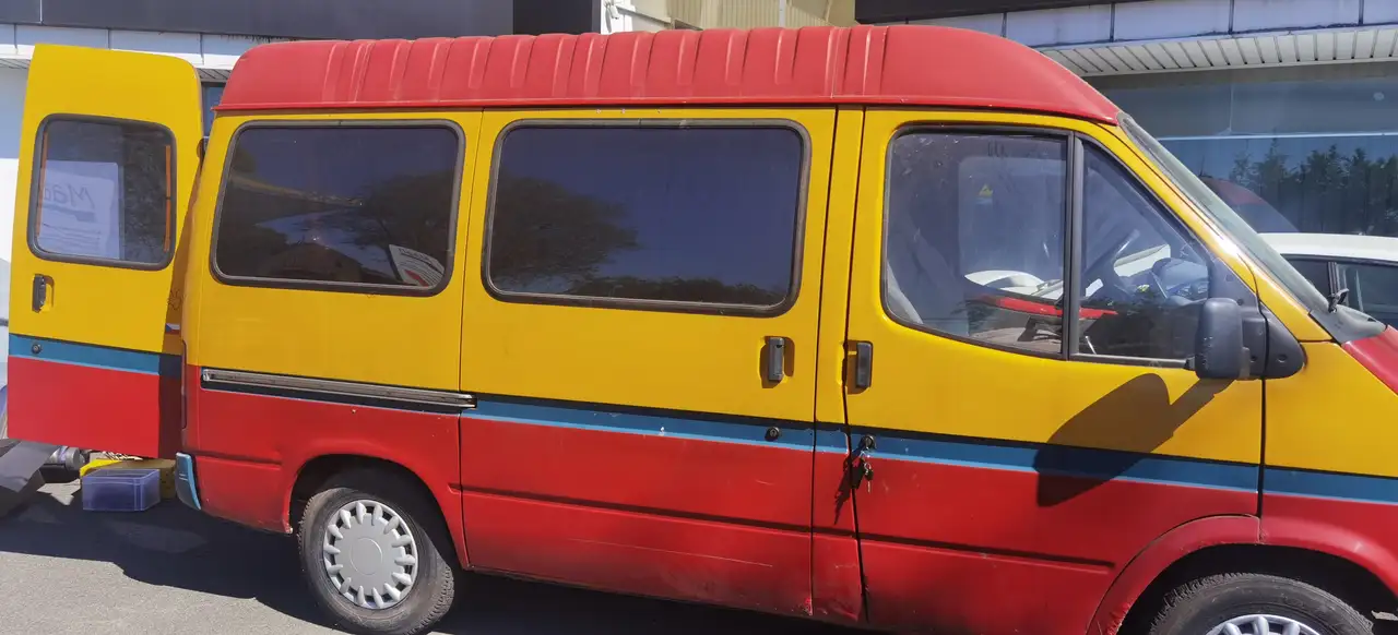Ford Transit 100 9-Sitzer, foto 4