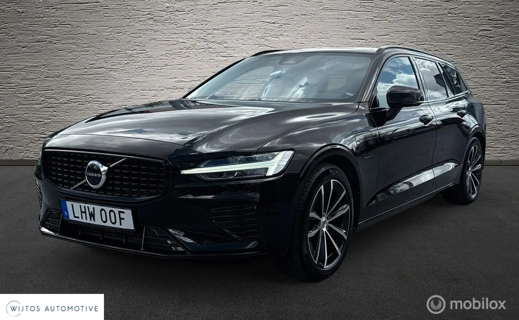 Volvo V60 2.0 T6 Plug-in hybrid AWD Plus Dark, Long range Zwart - 1