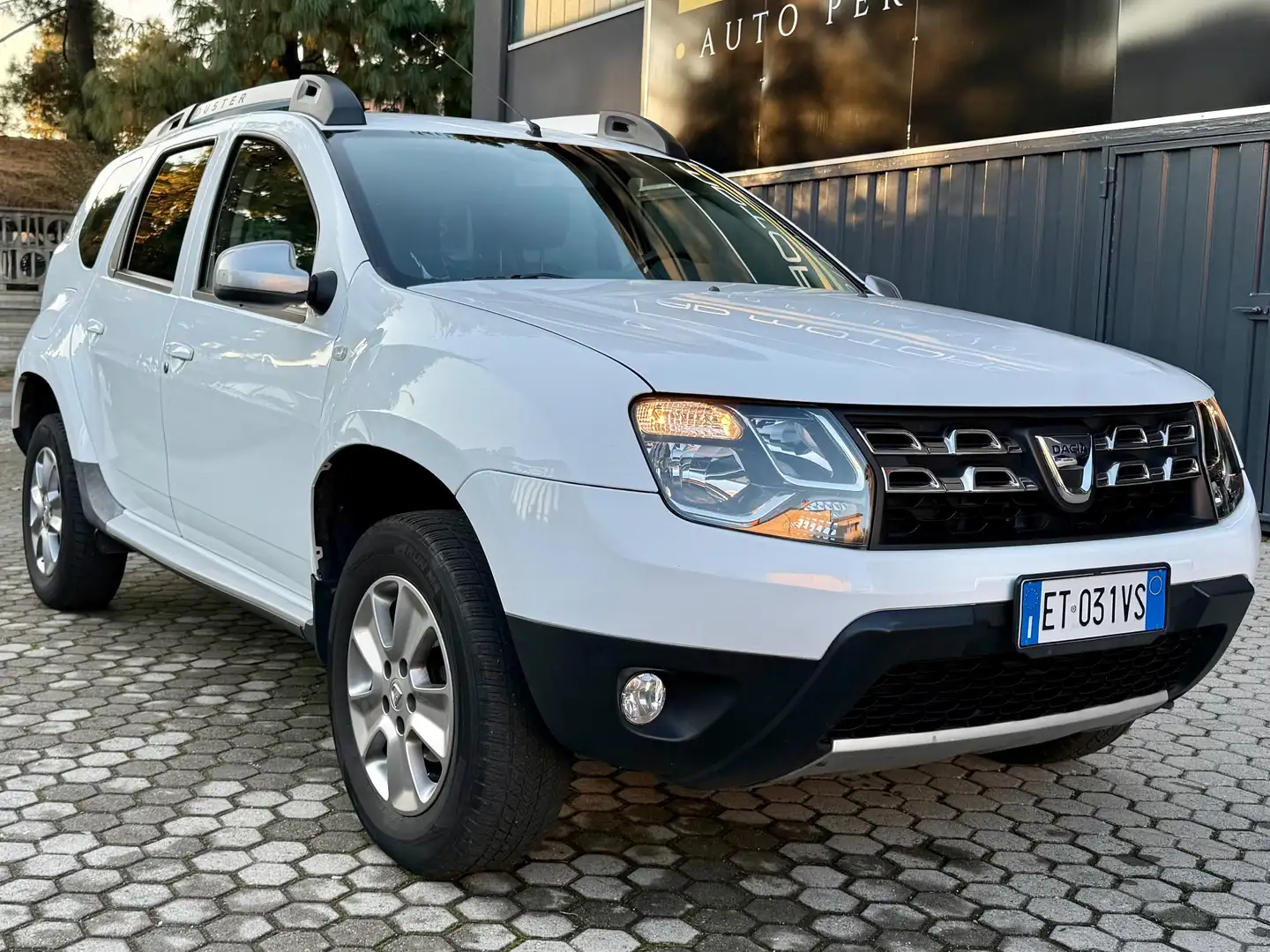 Dacia Duster Duster I 2014 1.6 Laureate Gpl 4x2 105cv Neopatent Weiß - 2