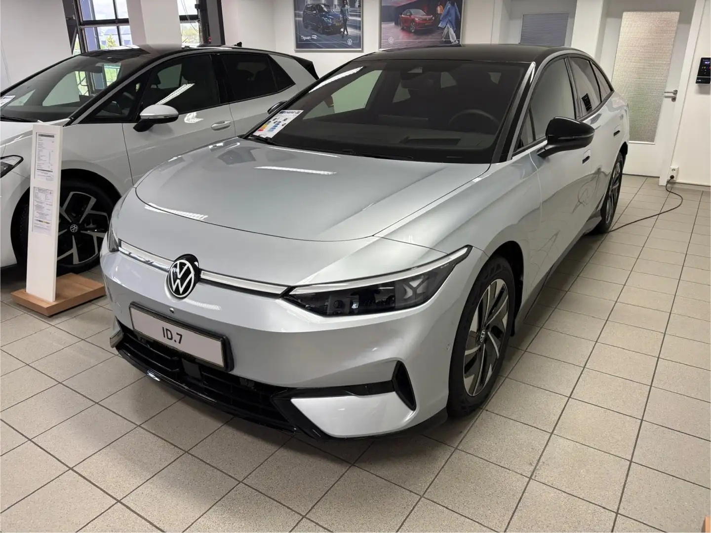 Volkswagen ID.7 Pro 210 kW Interieur/Exterieurpaket Silber - 2