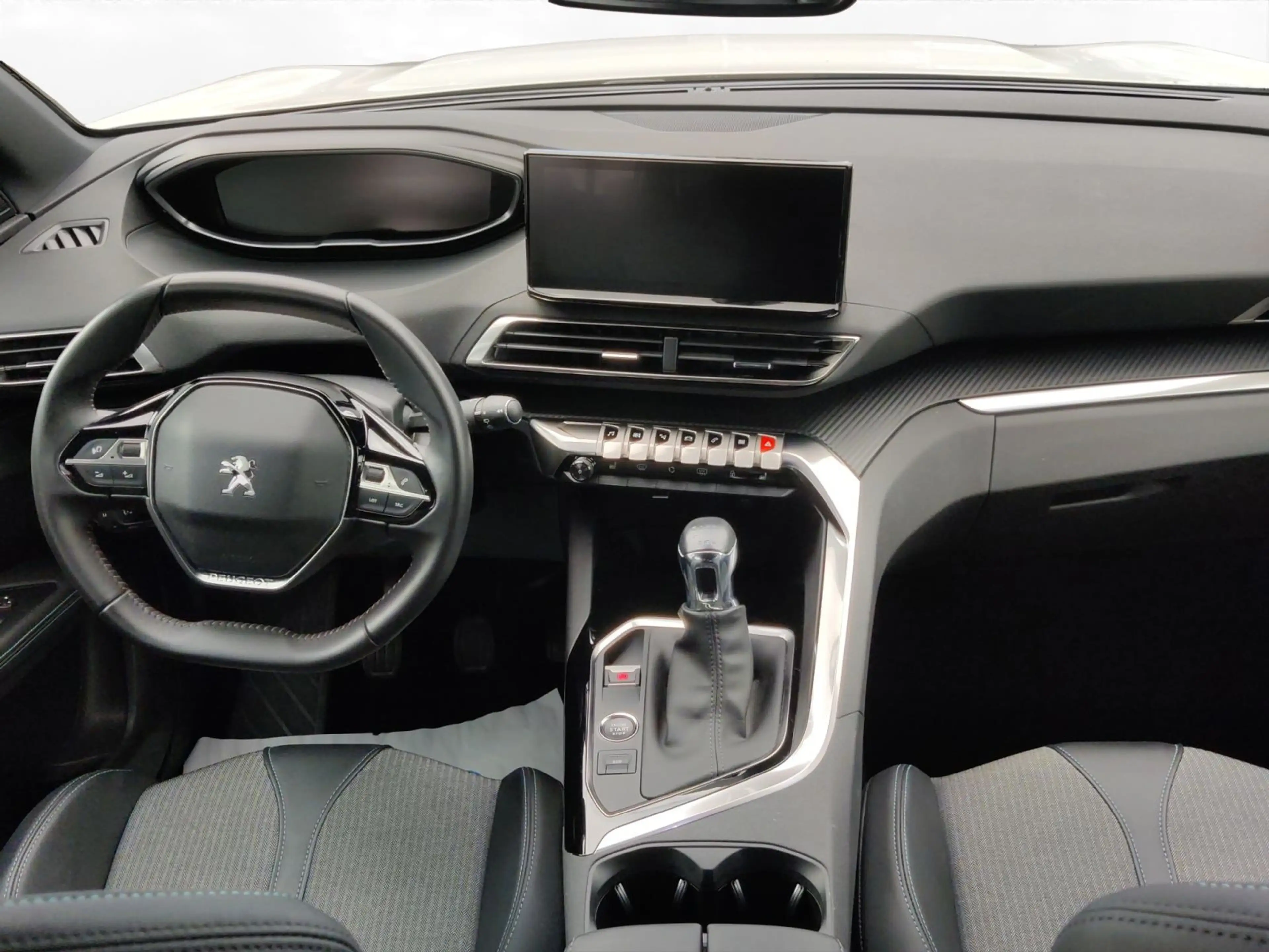 Peugeot 5008 Allure Pack PureTech 130 7-Sitzer Kamera 30 — photo 8