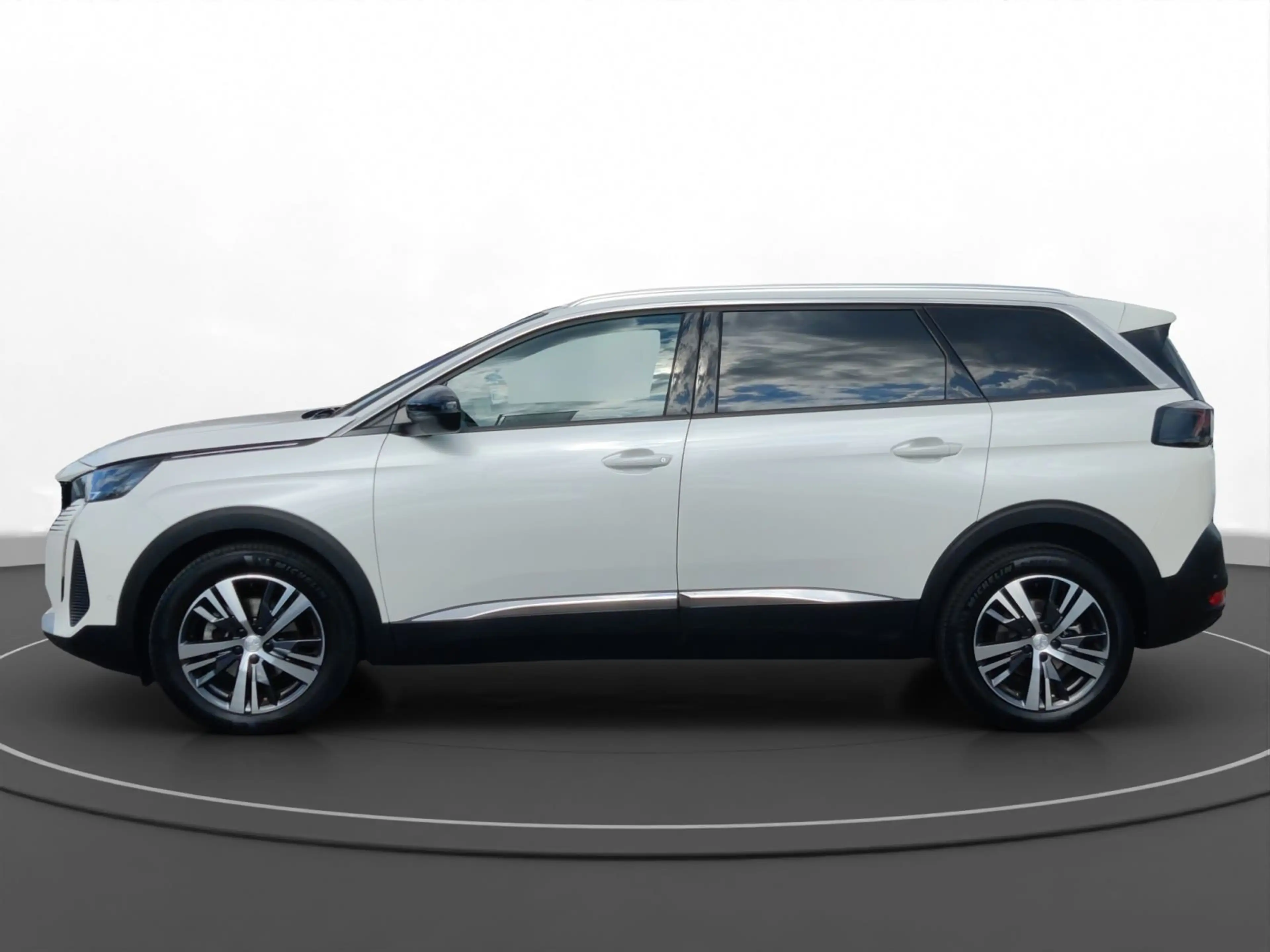 Peugeot 5008 Allure Pack PureTech 130 7-Sitzer Kamera 30 — photo 17