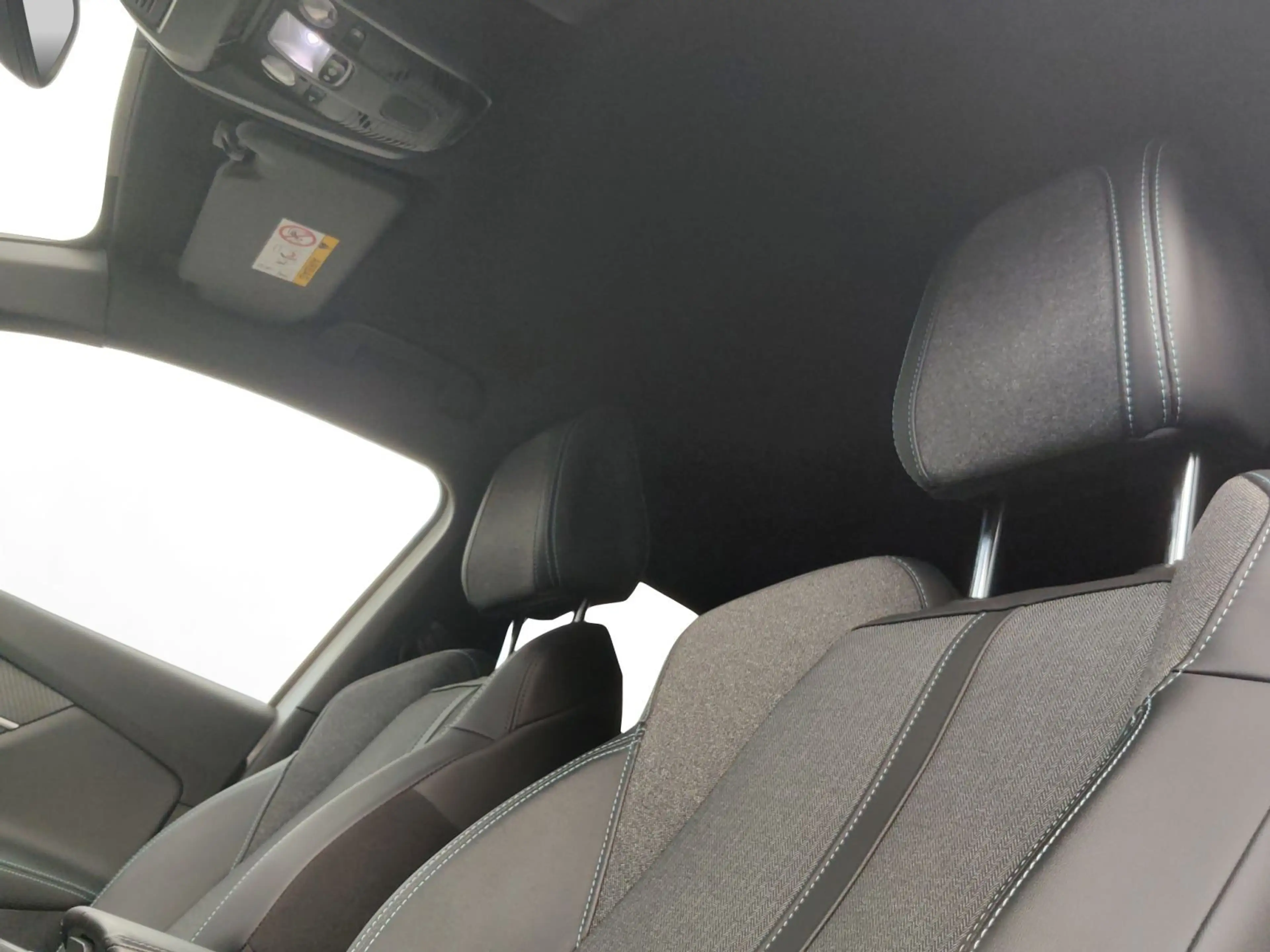 Peugeot 5008 Allure Pack PureTech 130 7-Sitzer Kamera 30 — photo 13