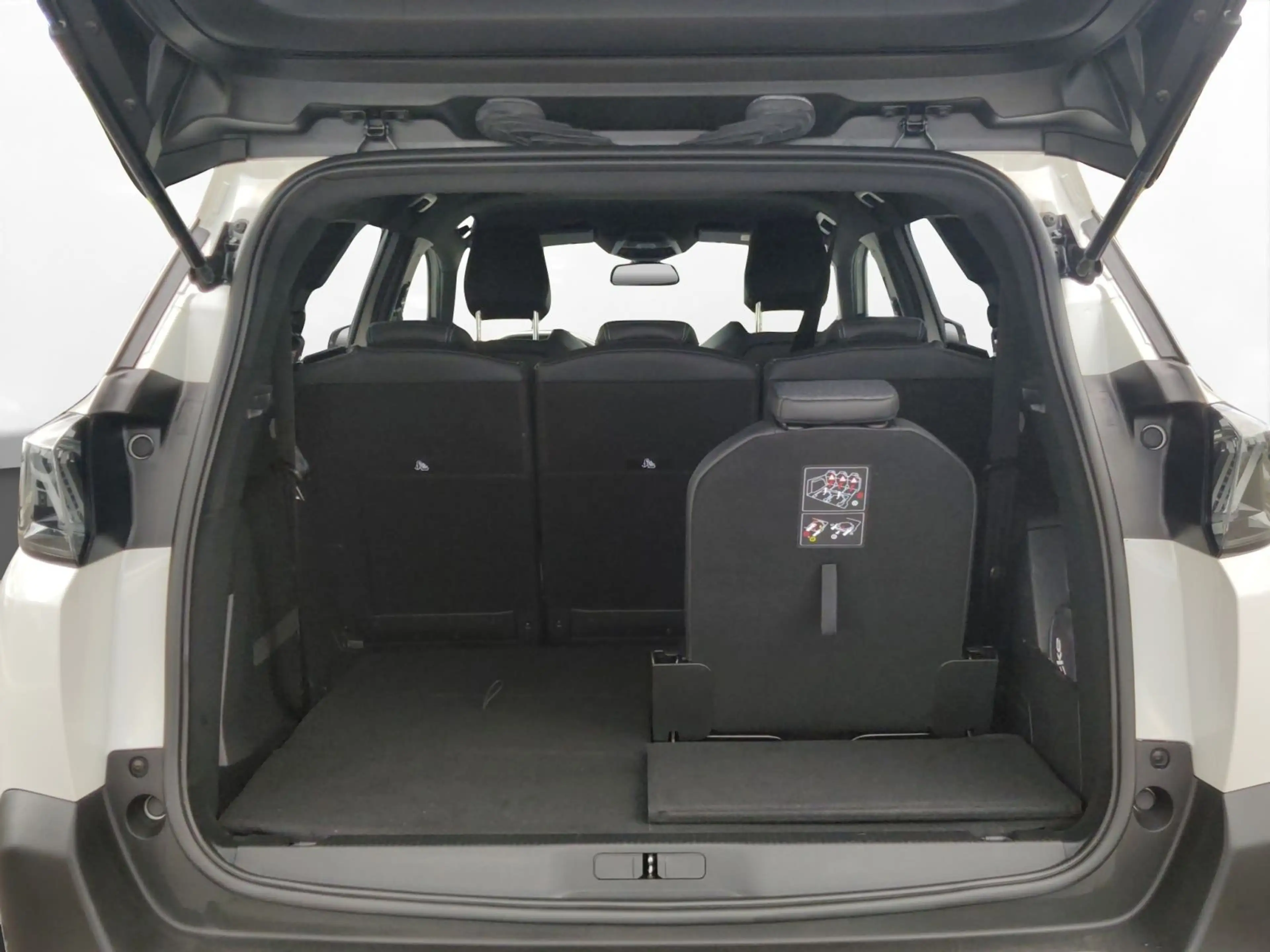 Peugeot 5008 Allure Pack PureTech 130 7-Sitzer Kamera 30 — photo 6
