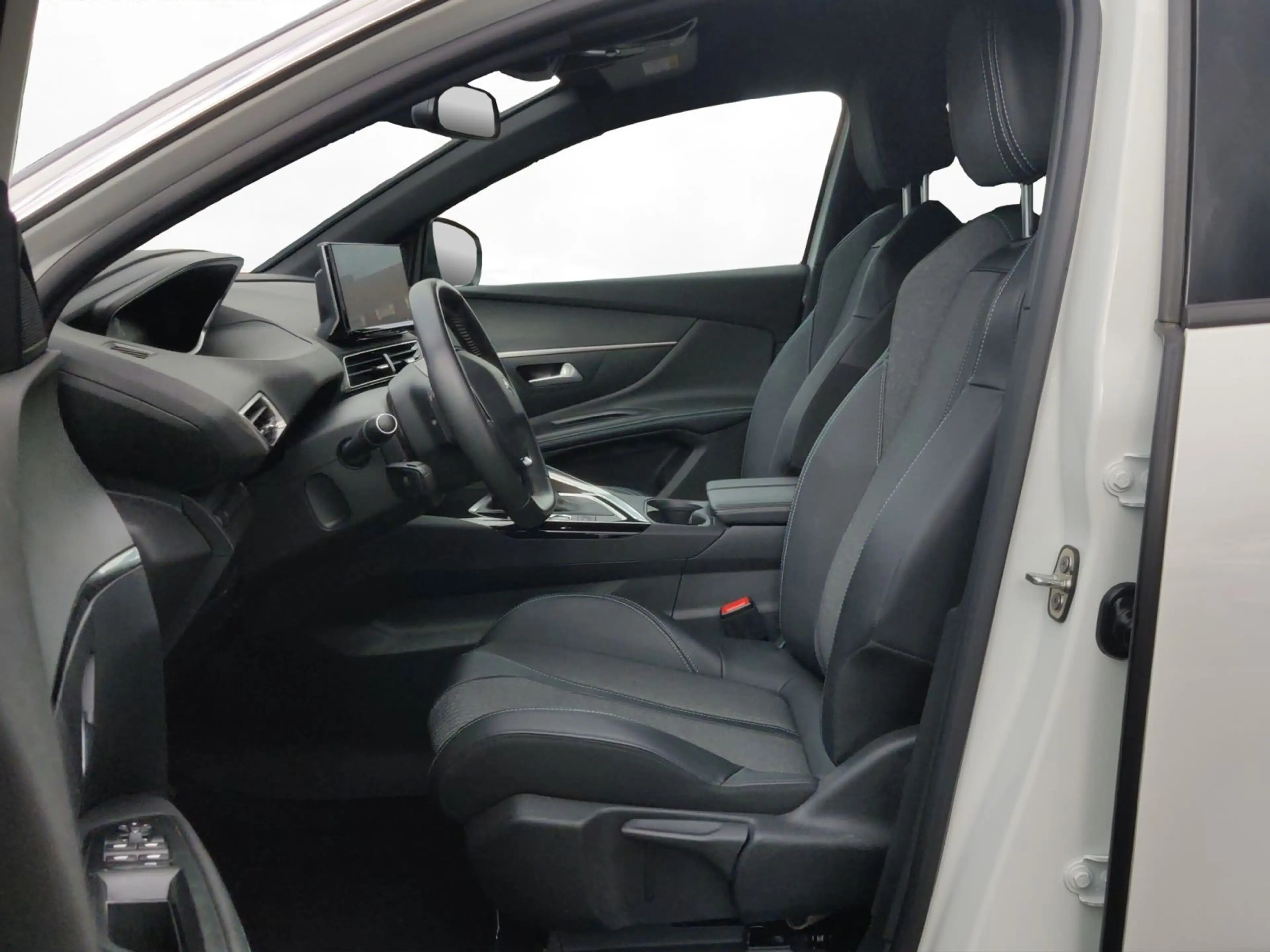 Peugeot 5008 Allure Pack PureTech 130 7-Sitzer Kamera 30 — photo 9