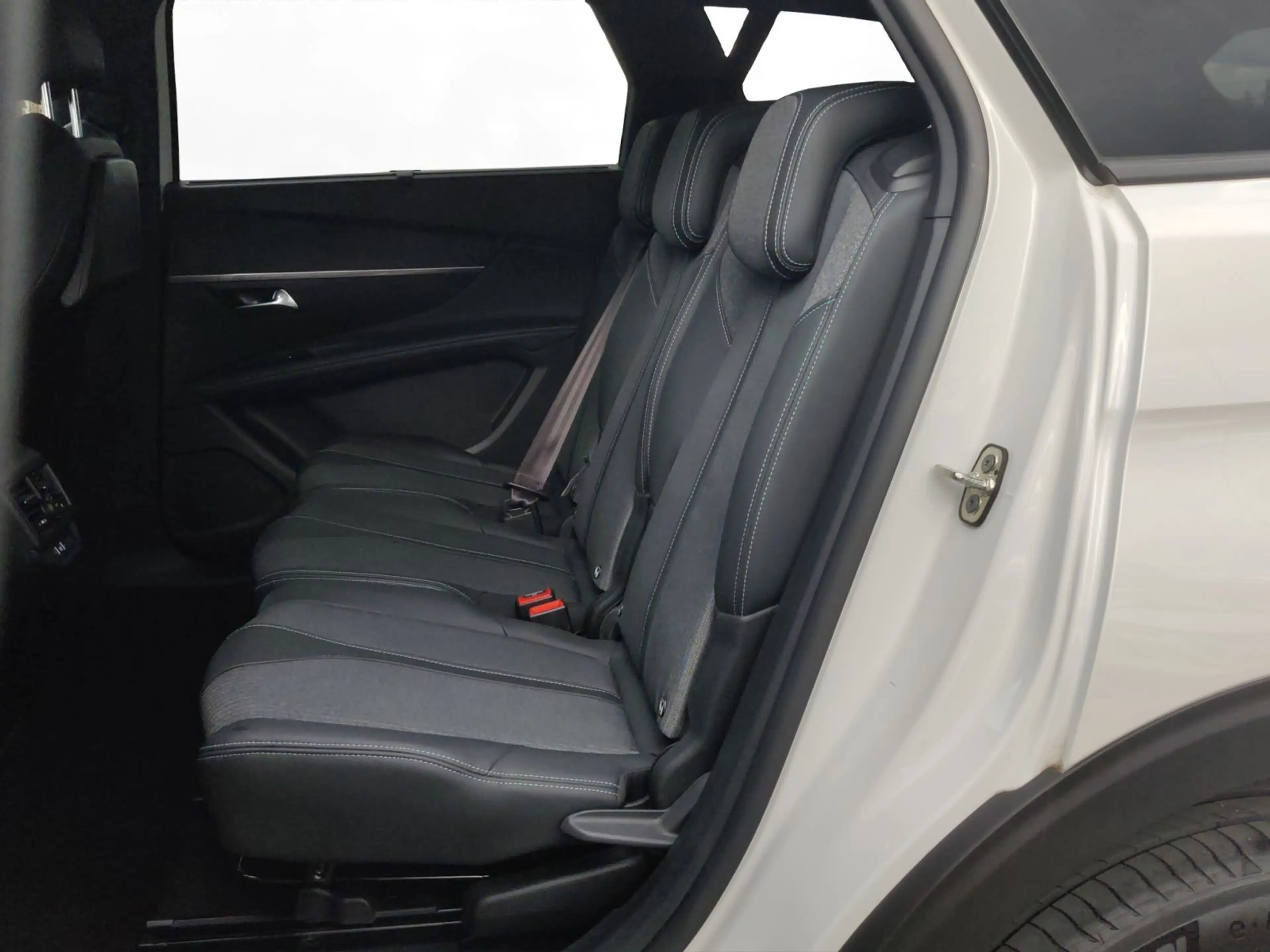 Peugeot 5008 Allure Pack PureTech 130 7-Sitzer Kamera 30 — photo 10