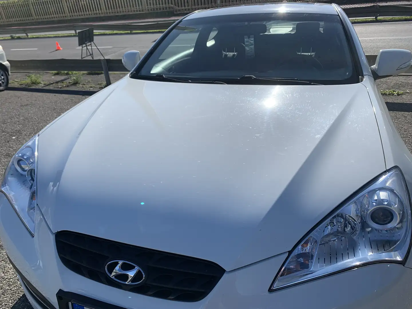 Hyundai Genesis Coupe Sport Weiß - 2