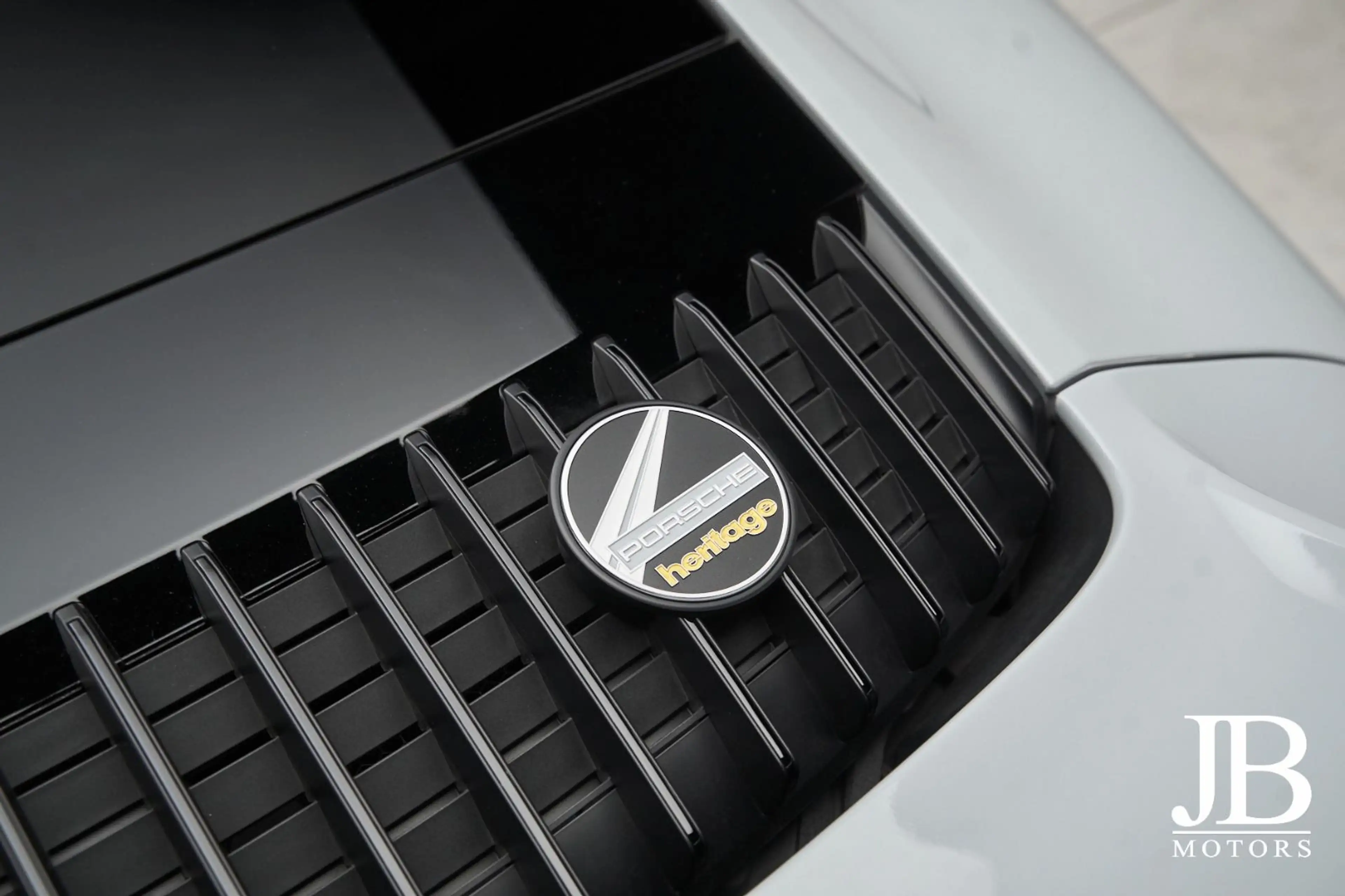 Porsche 992 Sport Classic Burmester Lift Cognac 360° LED — photo 15