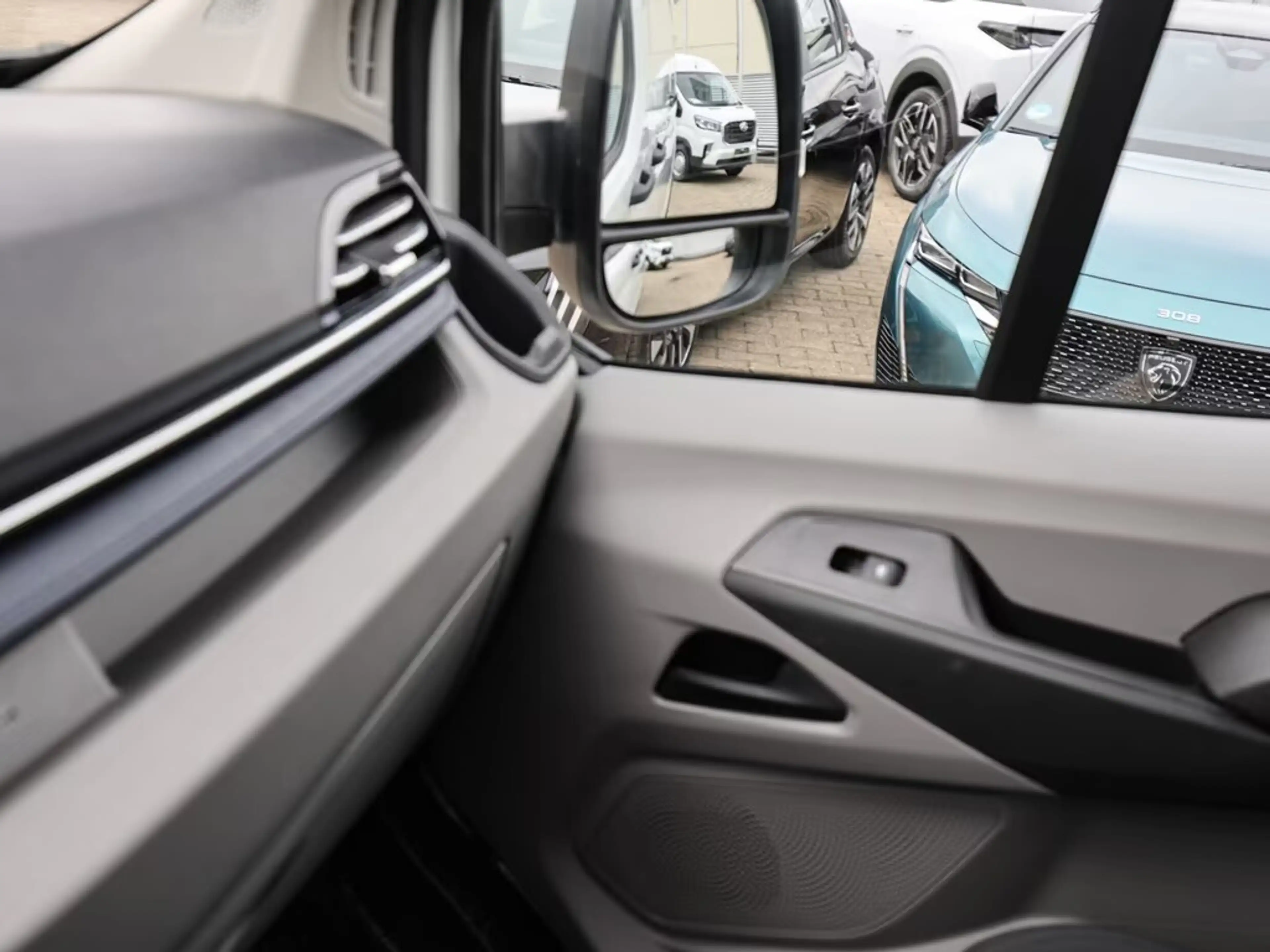 Maxus Deliver 9 Deliver 9 Kasten 2.0 D L3H2 — photo 7