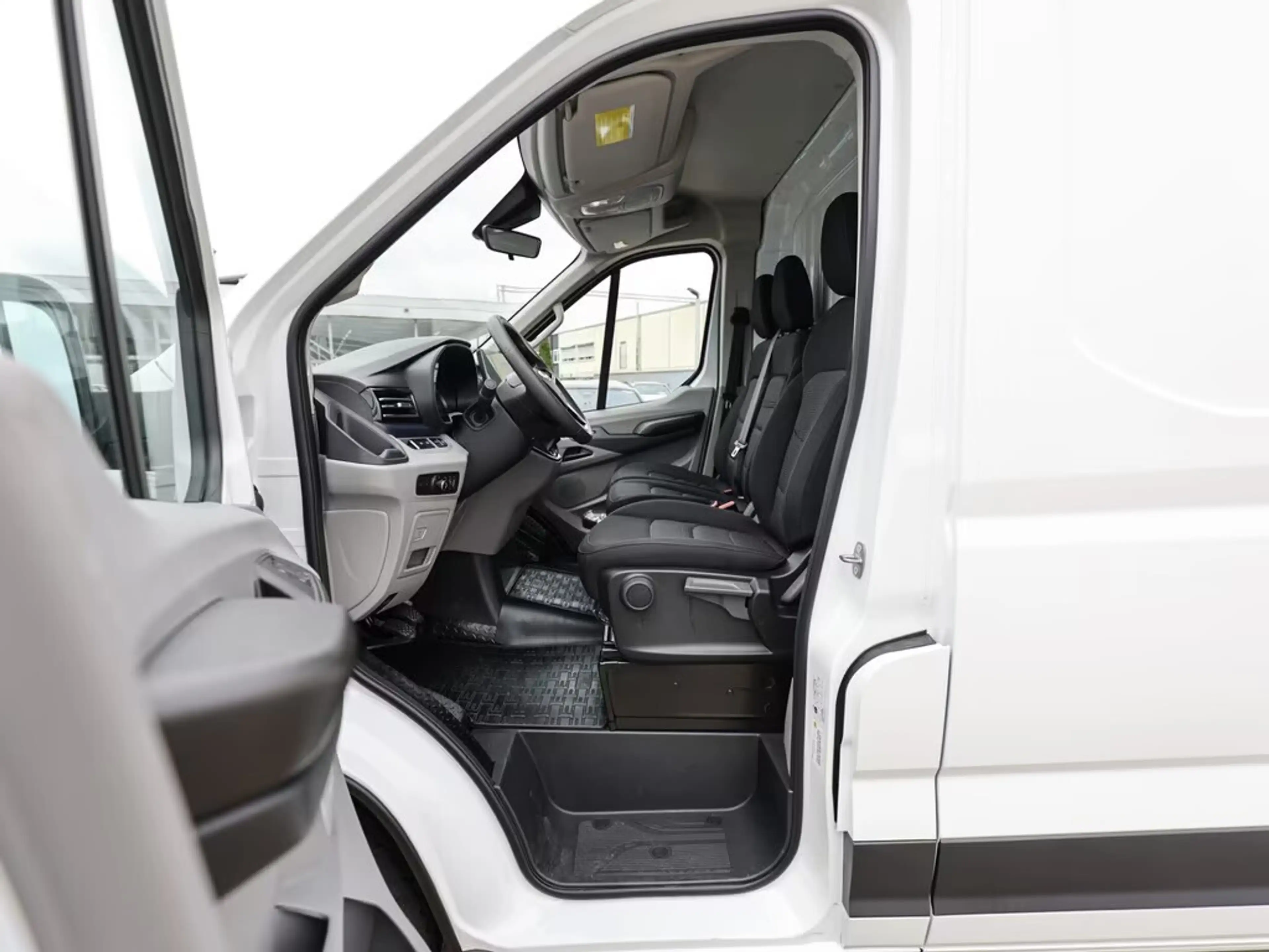 Maxus Deliver 9 Deliver 9 Kasten 2.0 D L3H2 — photo 4