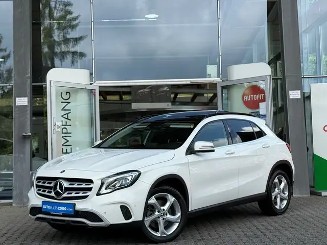 Mercedes-Benz GLA 220 4MATIC 7G-DCT/PANO/STYLE-PAK/LED/PANO/