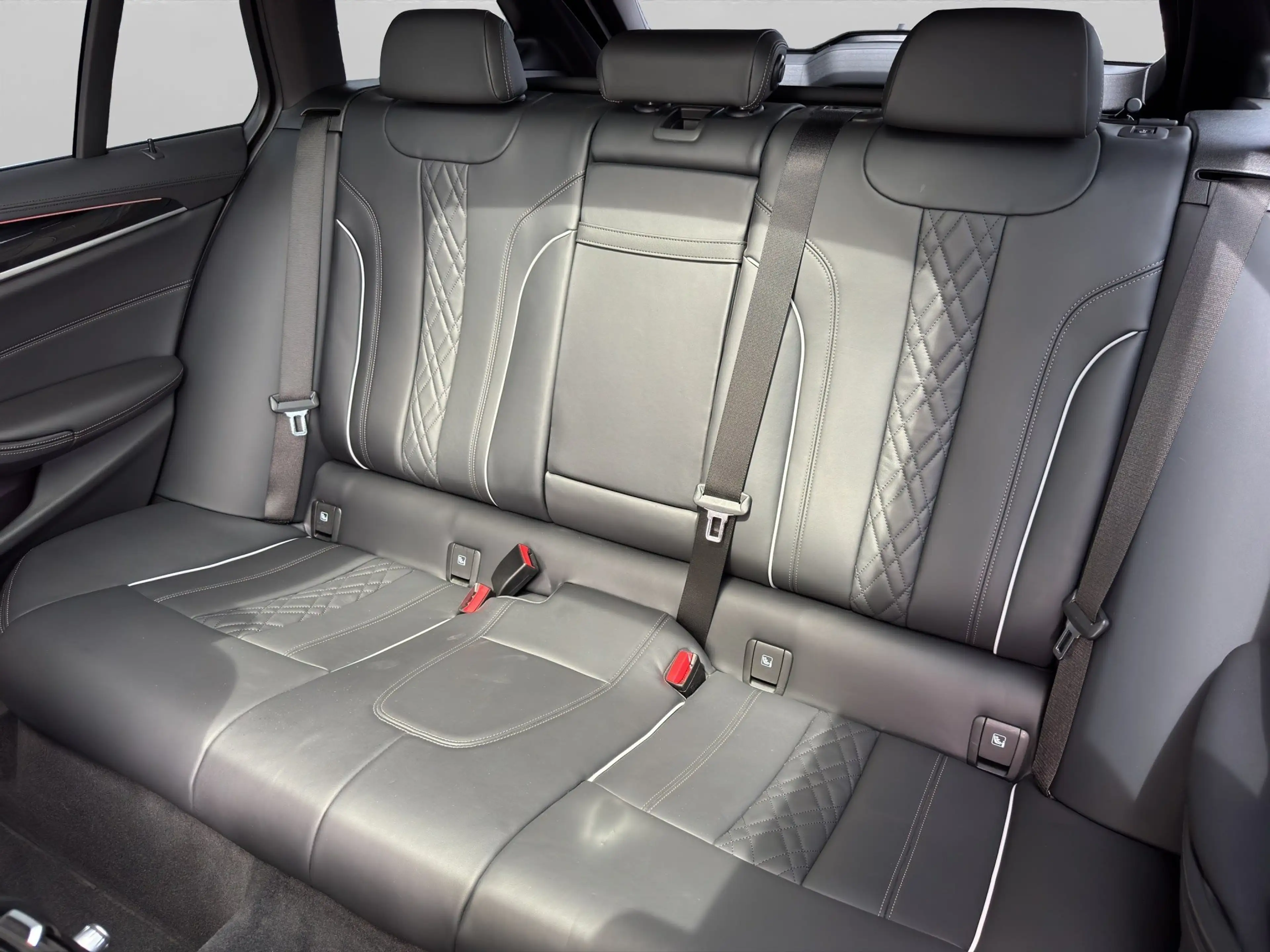 Alpina B5 Touring Allrad Standheizung Panoramadach Laserlich — photo 30