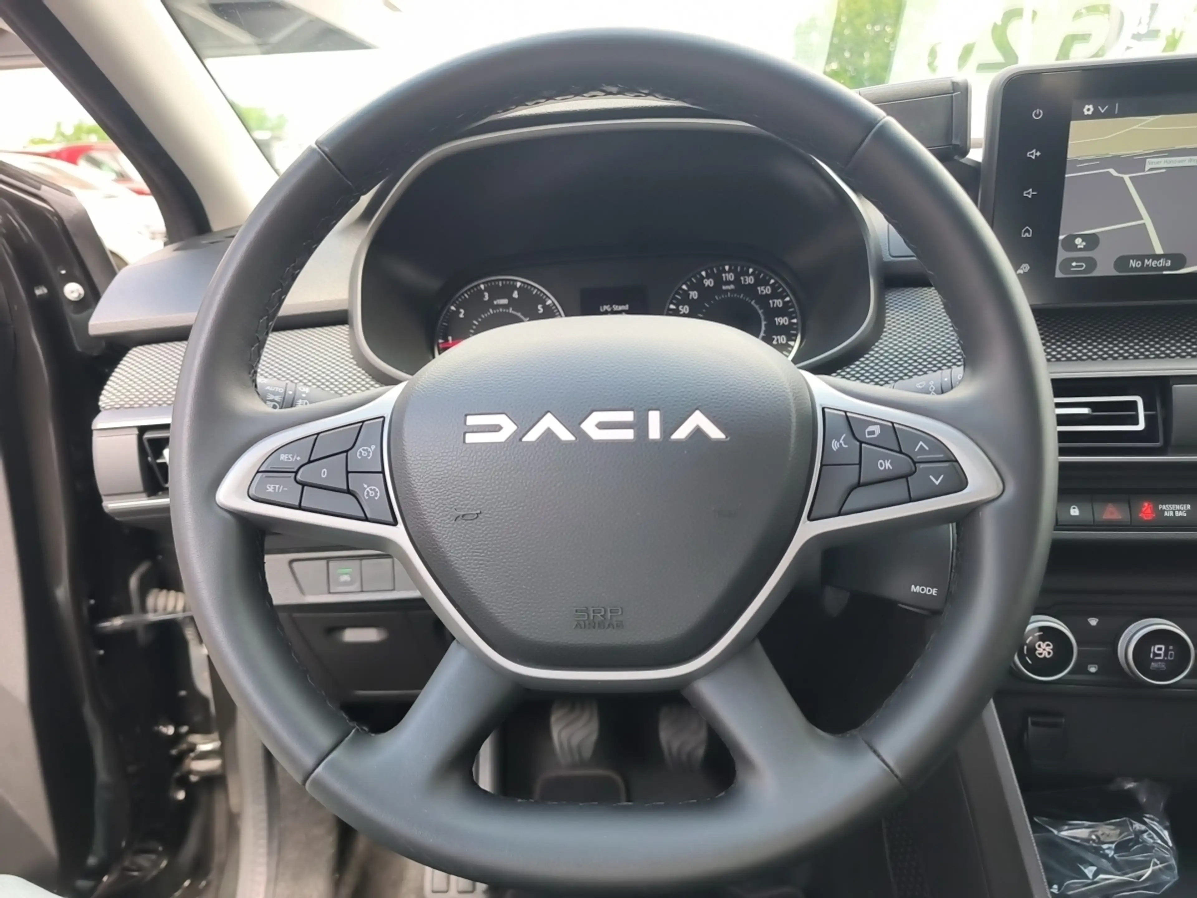 Dacia Jogger EXTREME TCe 100 ECO-G 7-SITZER KLIMA*ALLW — photo 10