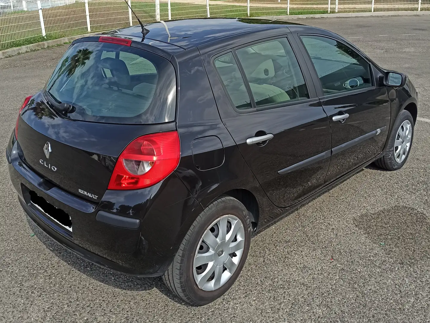Renault Clio Clio 1.6 16V 110 Privilège Noir - 1