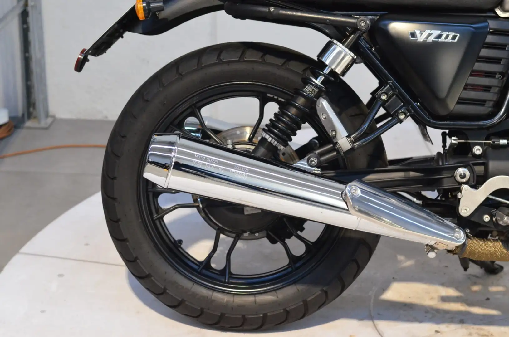 Moto Guzzi V7 II Stone ABS 2016 - PATENTE A2 siva - 2