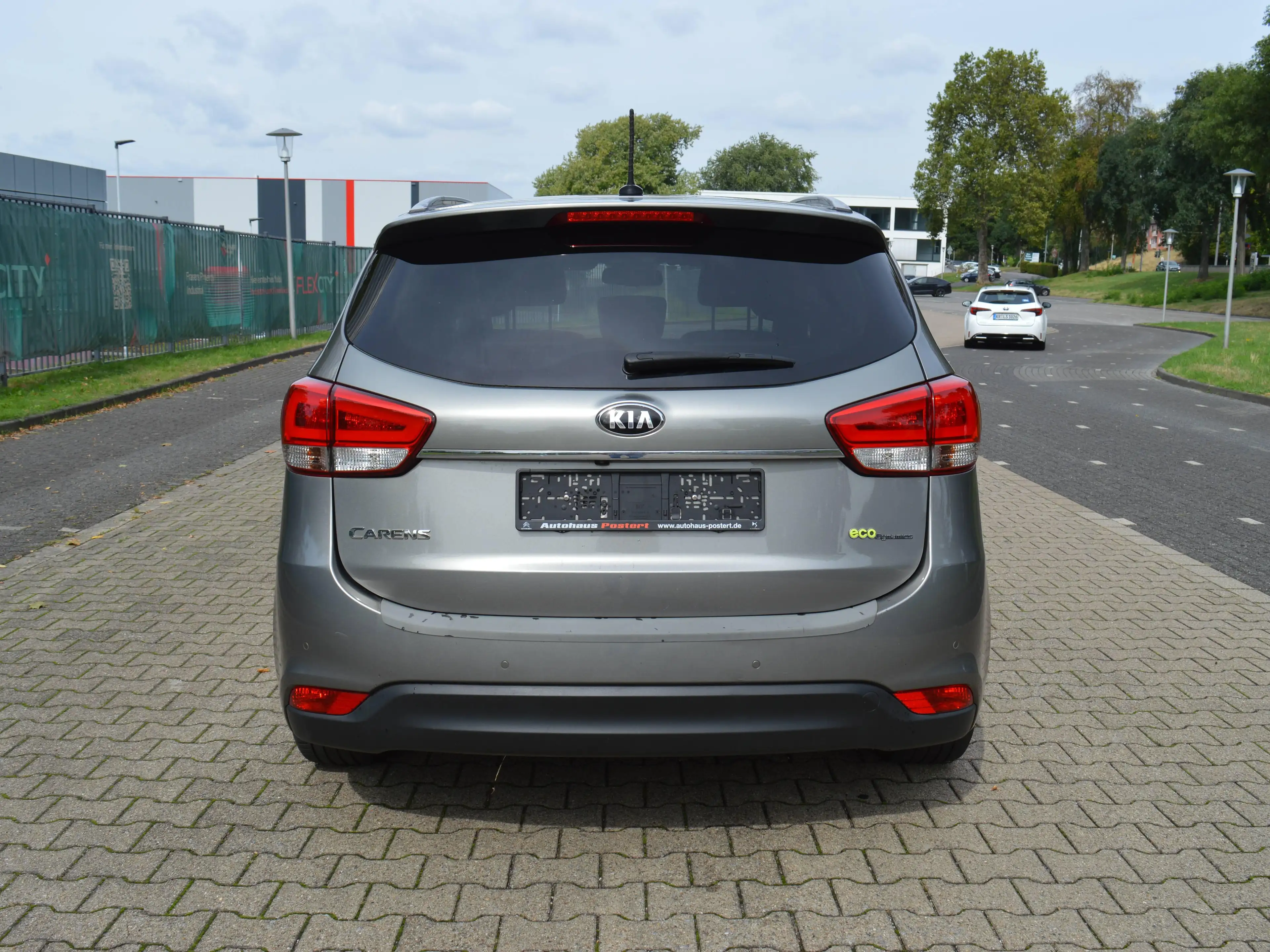 Kia Carens Spirit*AHK*Leder*Kamera*Schiebedach*Navi*7-Sitzer* — photo 8