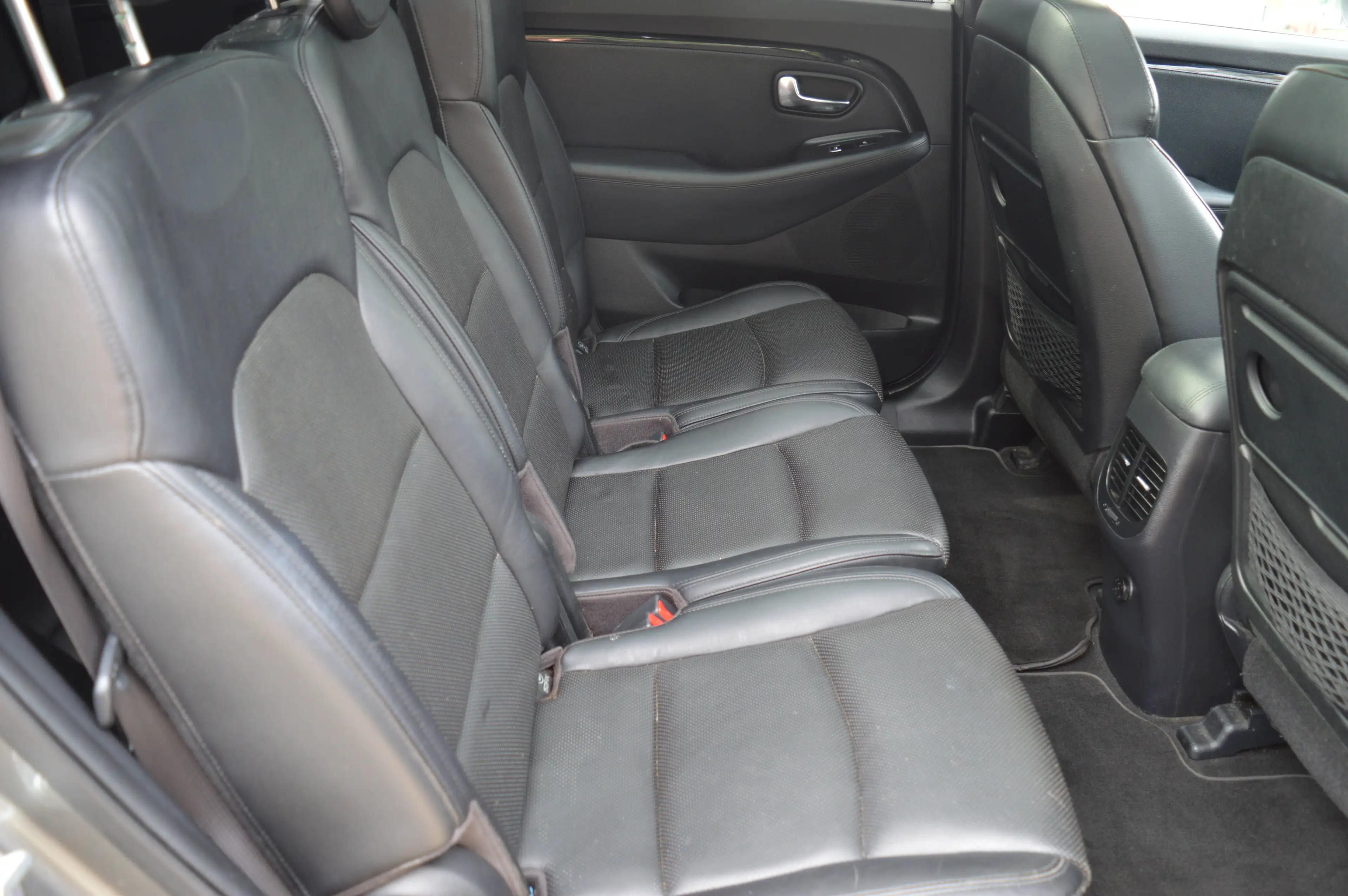 Kia Carens Spirit*AHK*Leder*Kamera*Schiebedach*Navi*7-Sitzer* — photo 10