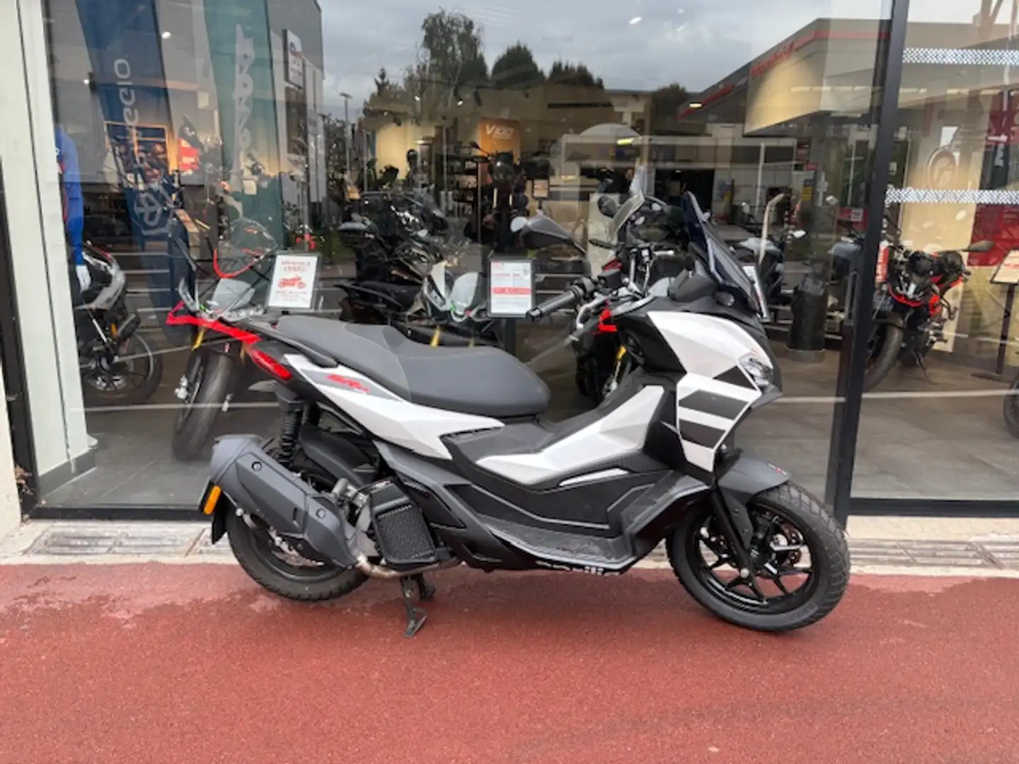 Aprilia SR 125 Szürke - 1