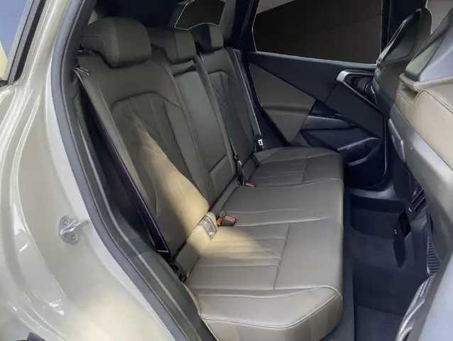 BMW X3 view 11