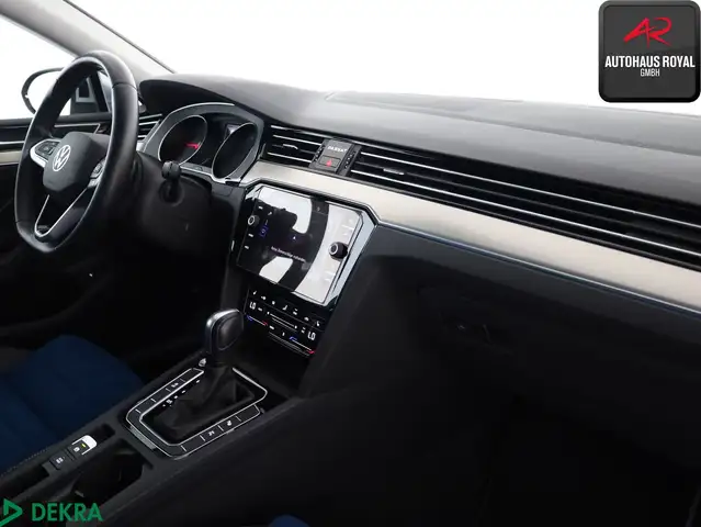 Volkswagen Passat view 10