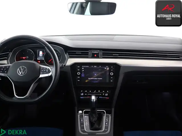 Volkswagen Passat view 9