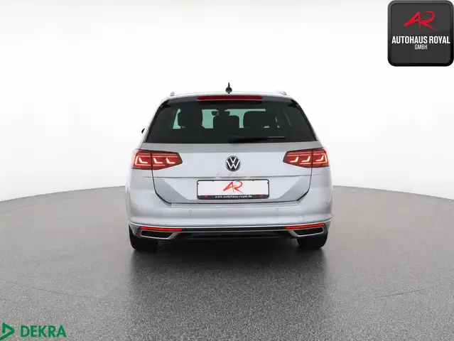 Volkswagen Passat view 4