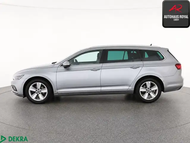 Volkswagen Passat view 2