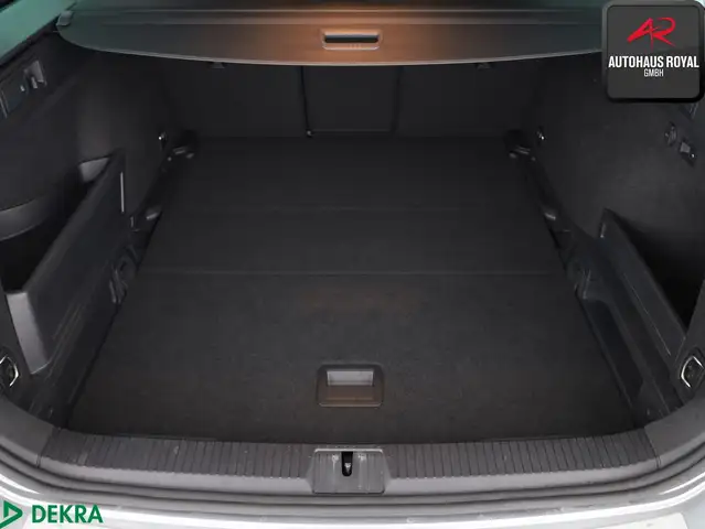 Volkswagen Passat view 13
