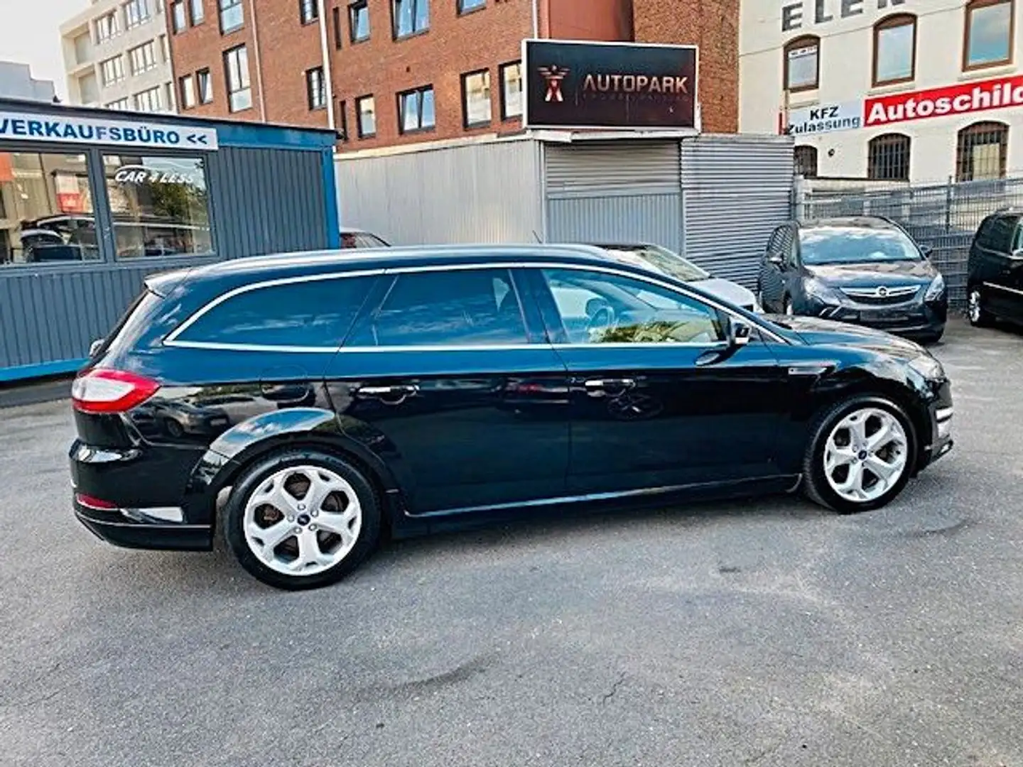Ford Mondeo 2,0TDCi 103kW Titanium S Turnier PowerS. Чорний - 2