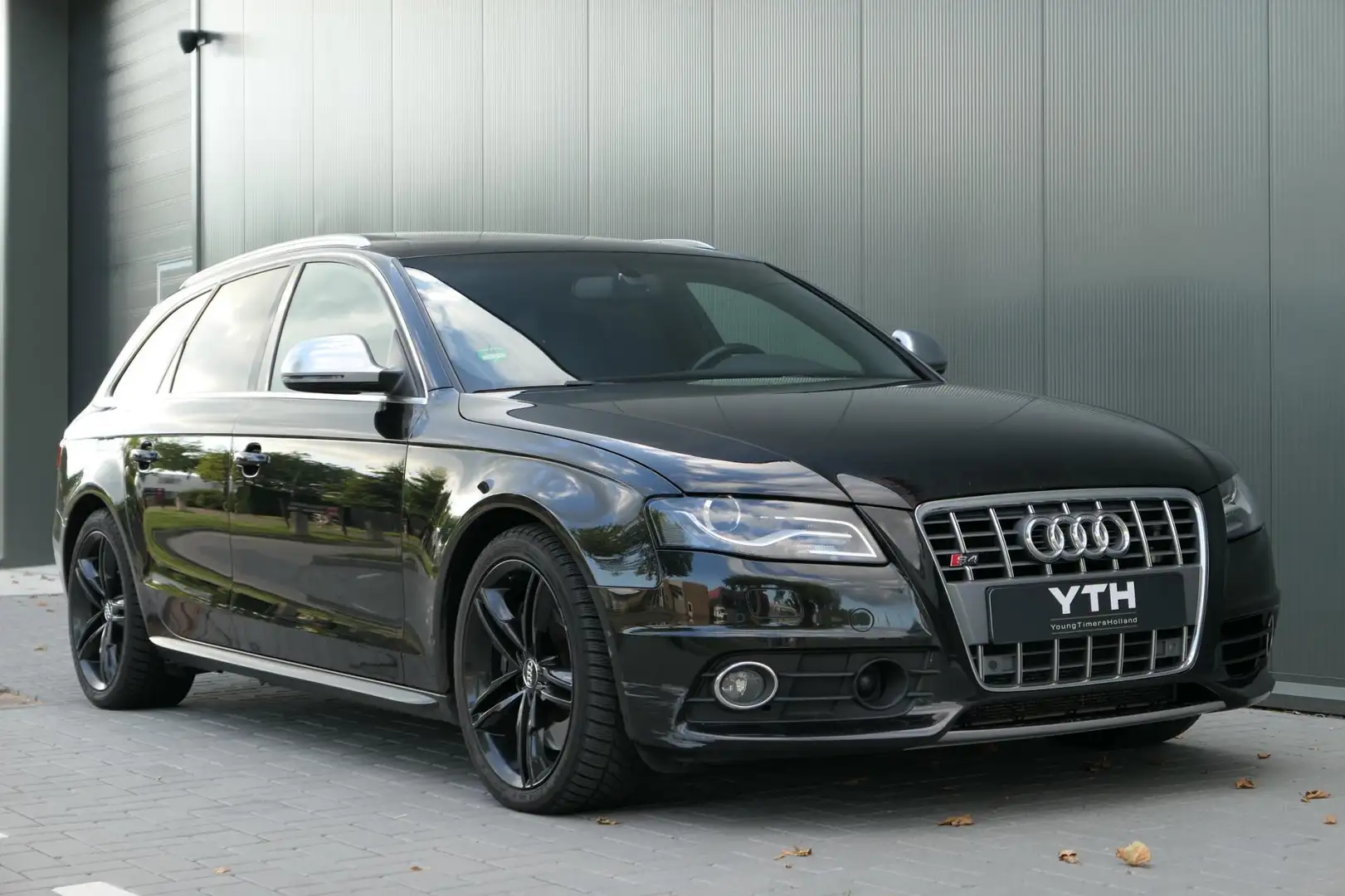 Audi A4 Avant 3.0 TFSI S4 quattro 3xS-line Pano ACC Lane B Zwart - 2