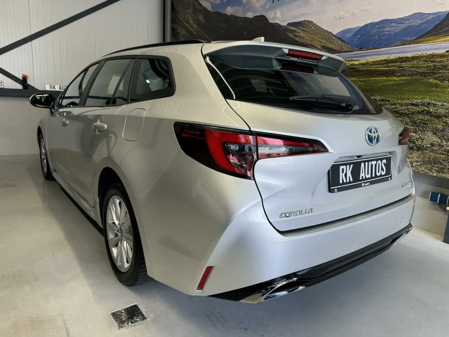 Toyota Corolla Touring Sports Hybrid 140 Business Gris - 2