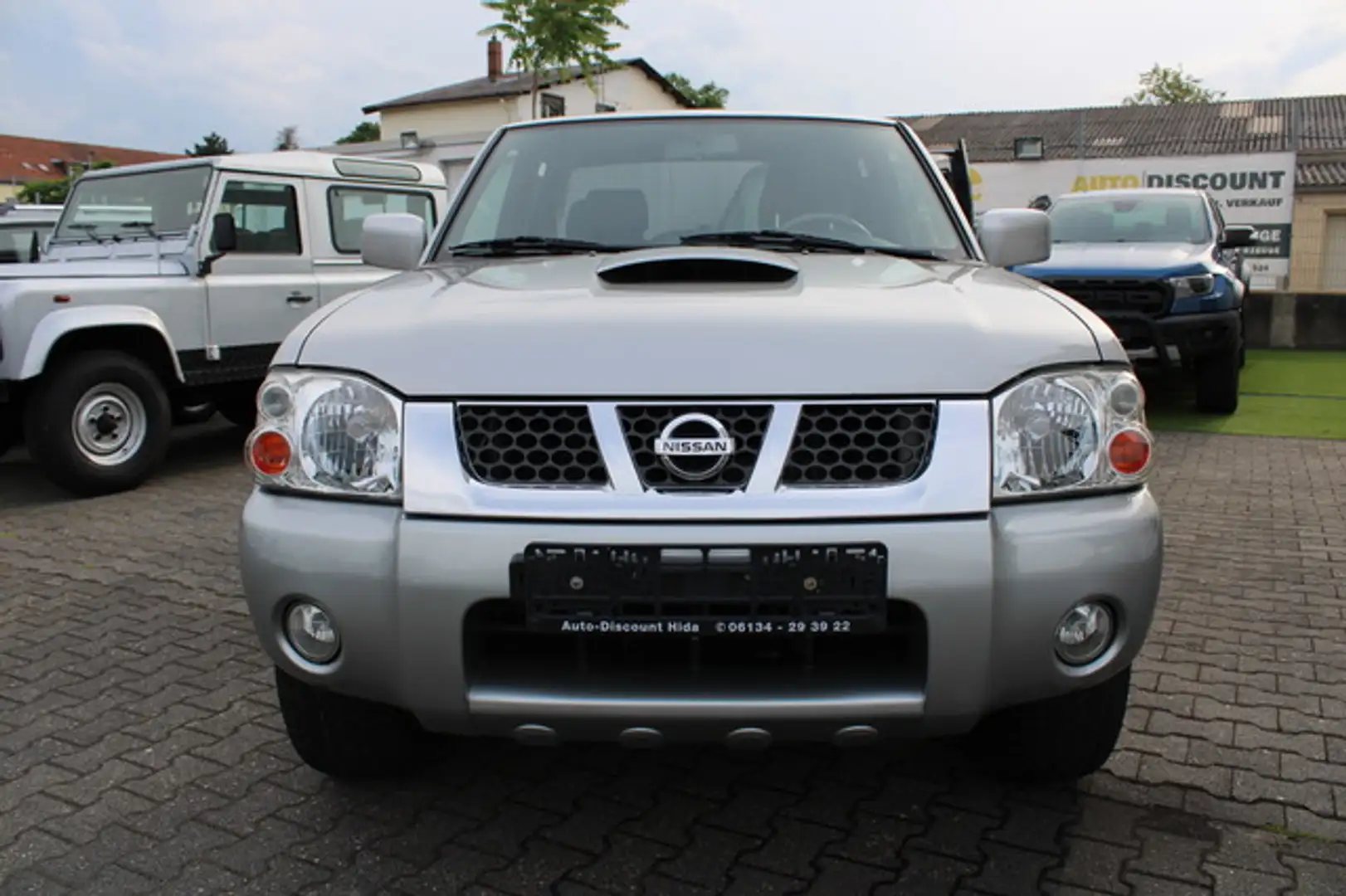 Nissan Navara Pick-up TD Doka 4X4 *STHZ*89 TKM*Service-gepflegt* srebrna - 2