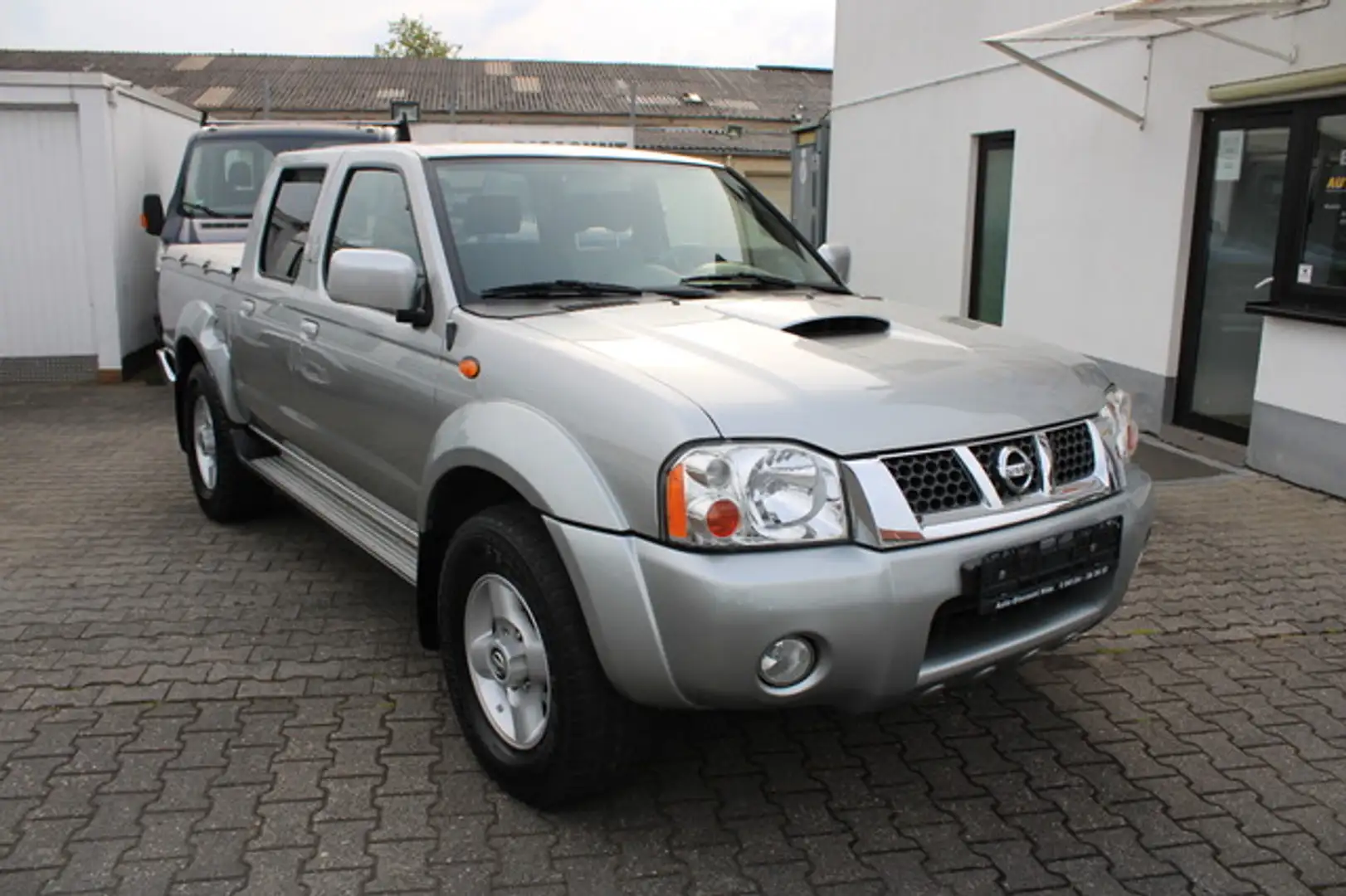 Nissan Navara Pick-up TD Doka 4X4 *STHZ*89 TKM*Service-gepflegt* Zilver - 1