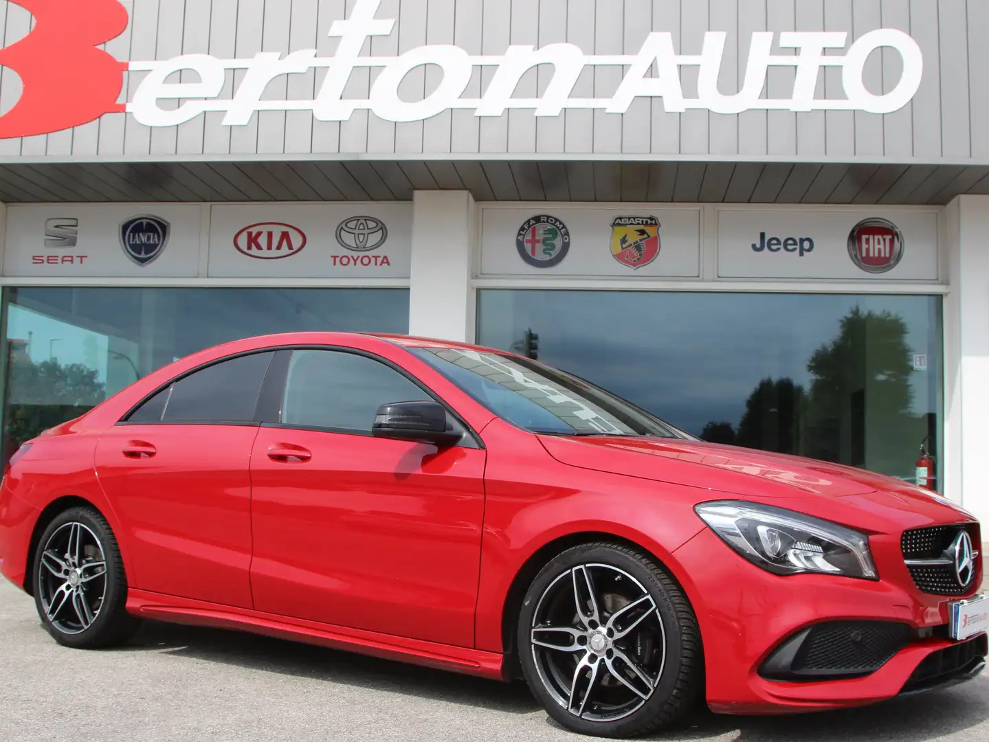 Mercedes-Benz CLA 180 CLA - C117 d Sport FL Rouge - 1