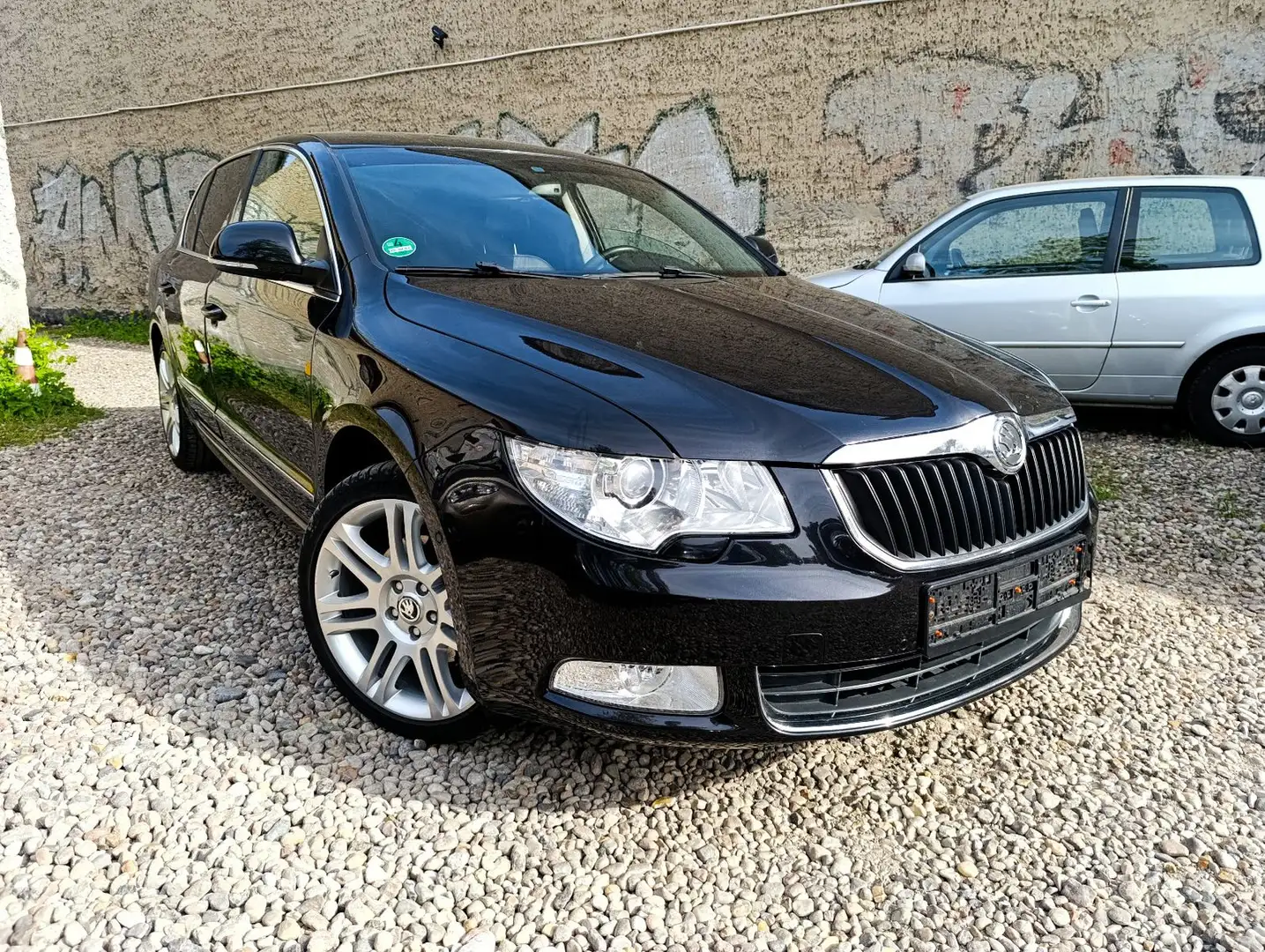 Skoda Superb Elegance-TOP GEPFLEGT-SCHECKHEFT-TÜV NEU Чорний - 1